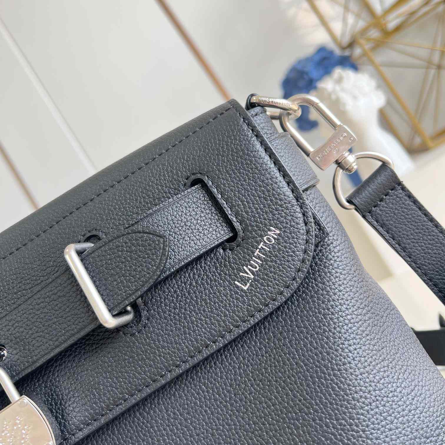 Louis Vuitton Steamer Crossbody   M11607 - FashionPlug