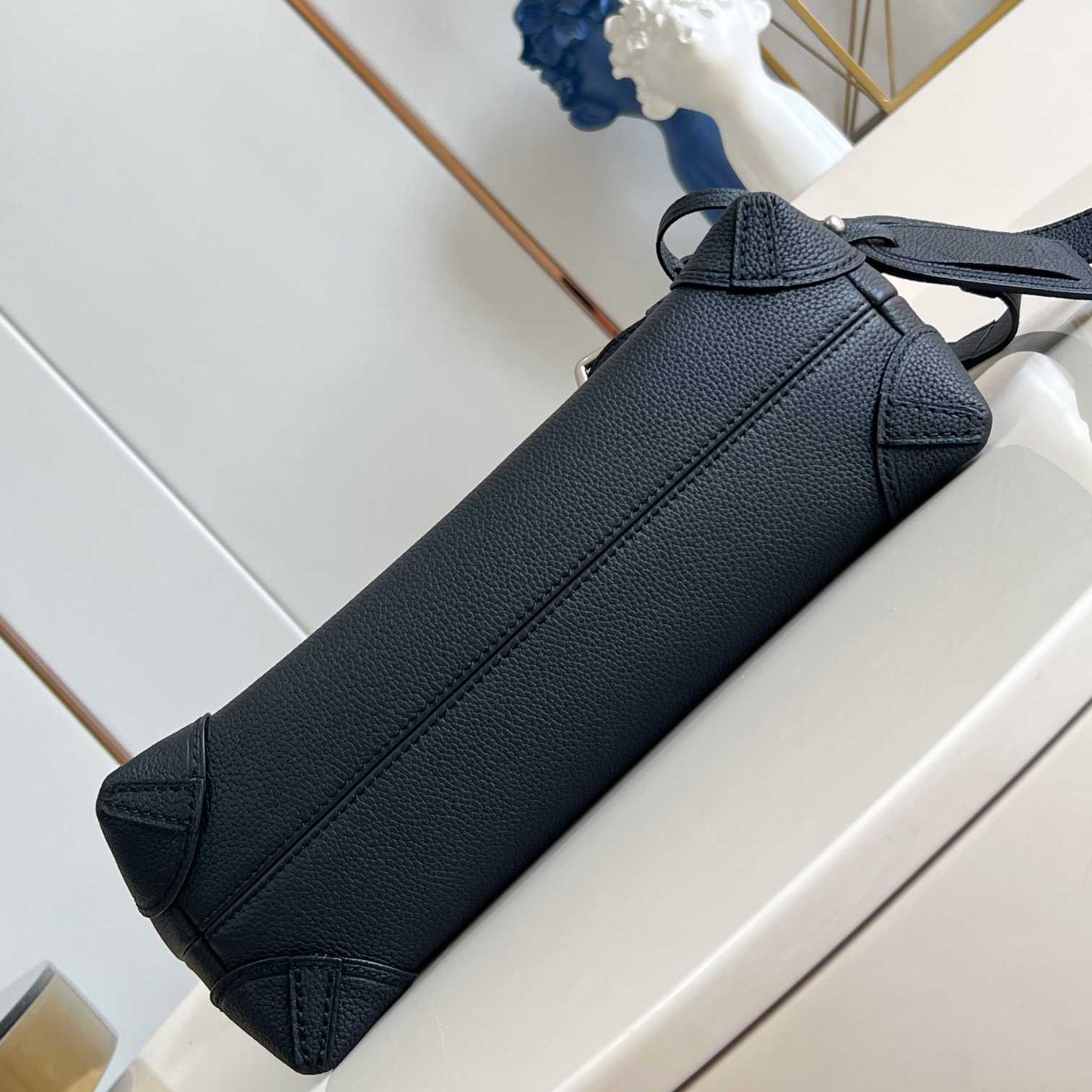 Louis Vuitton Steamer Crossbody   M11607 - FashionPlug