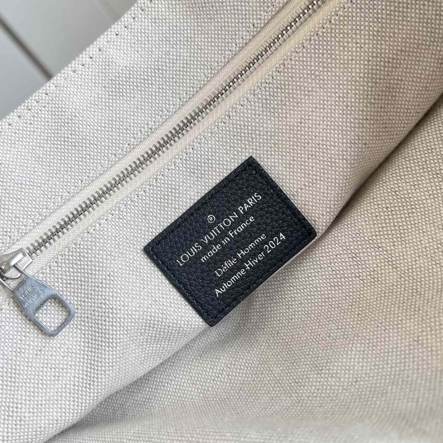 Louis Vuitton Steamer Crossbody   M11607 - FashionPlug