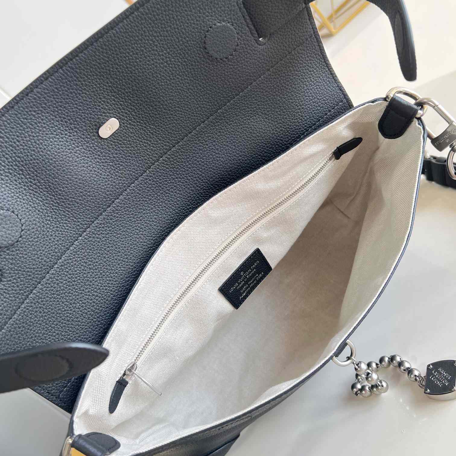 Louis Vuitton Steamer Crossbody   M11607 - FashionPlug