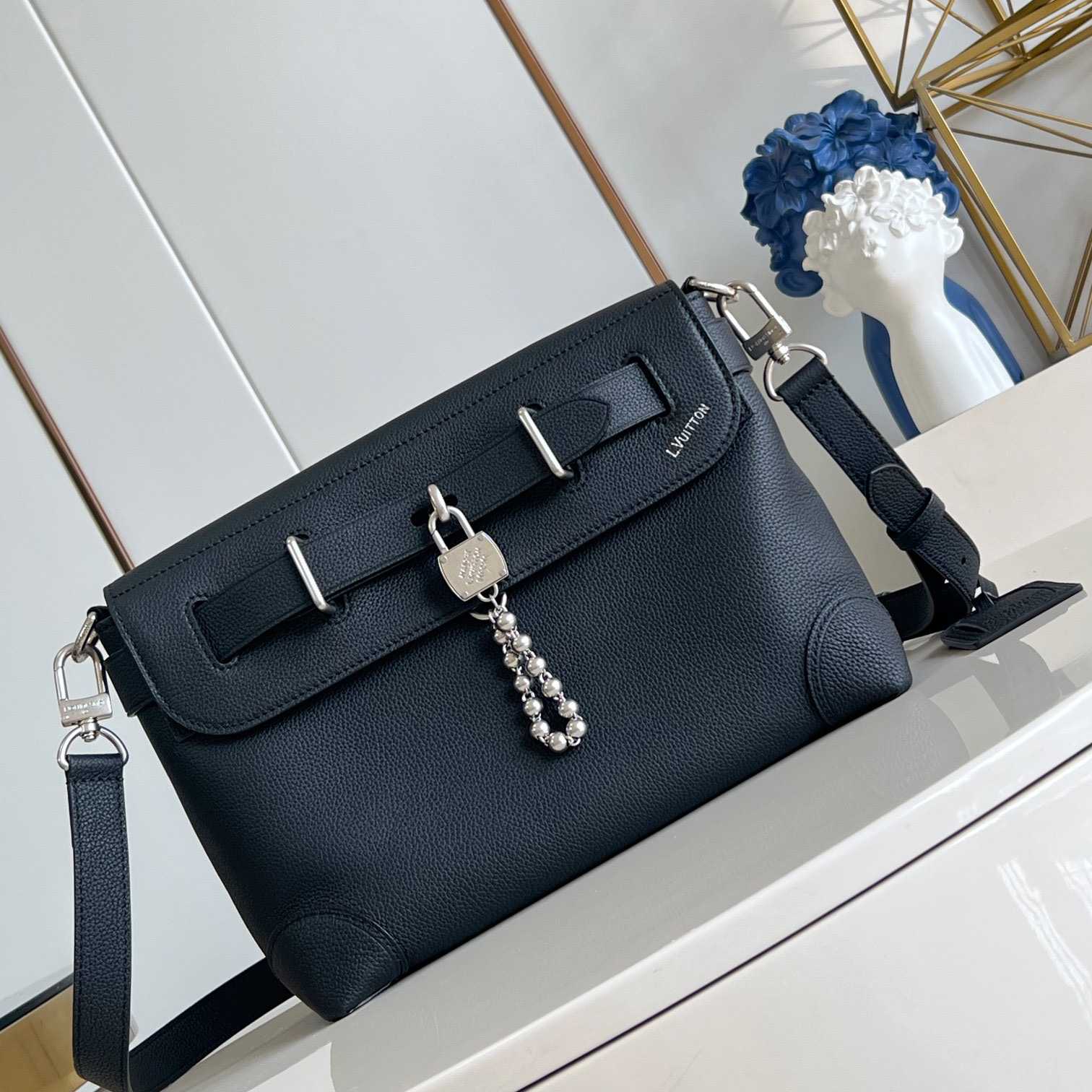 Louis Vuitton Steamer Crossbody   M11607 - FashionPlug