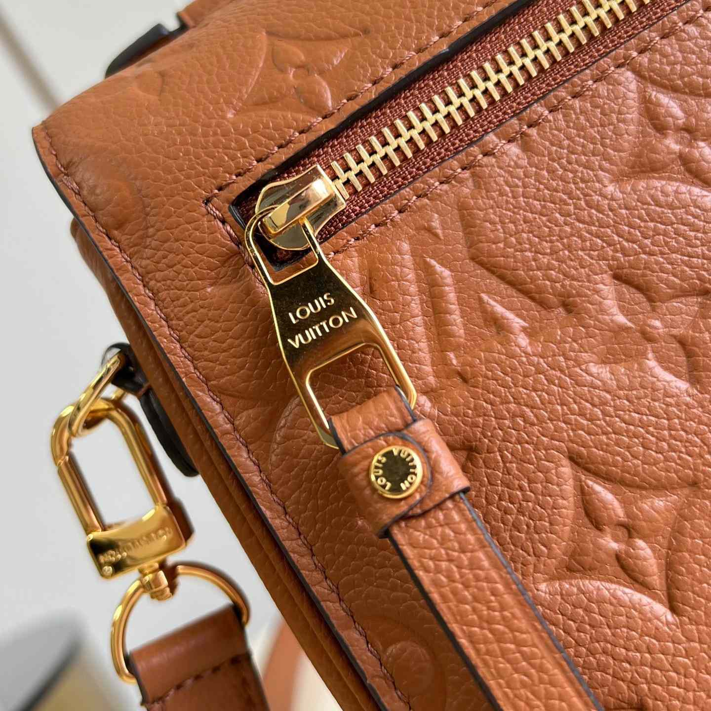 Louis Vuitton Pochette Métis  M12711 - FashionPlug