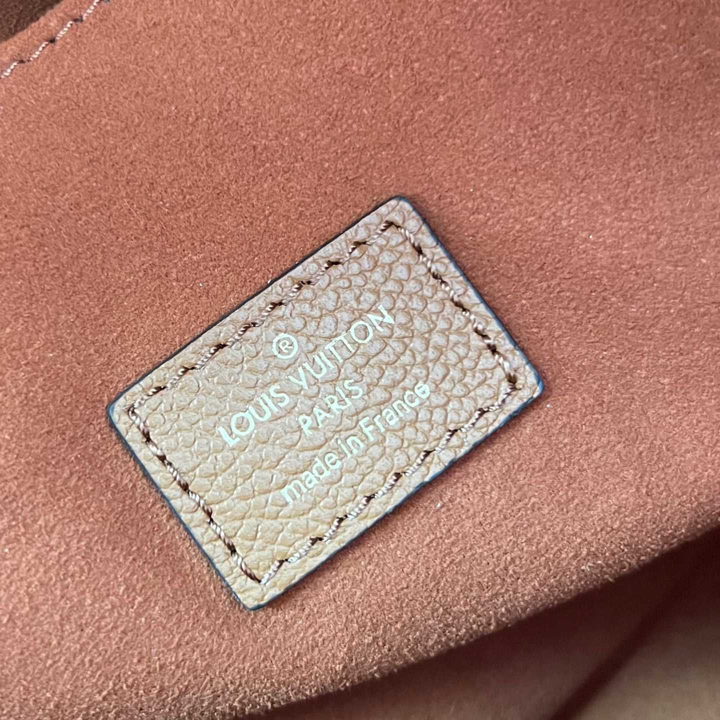 Louis Vuitton Pochette Métis  M12711 - FashionPlug