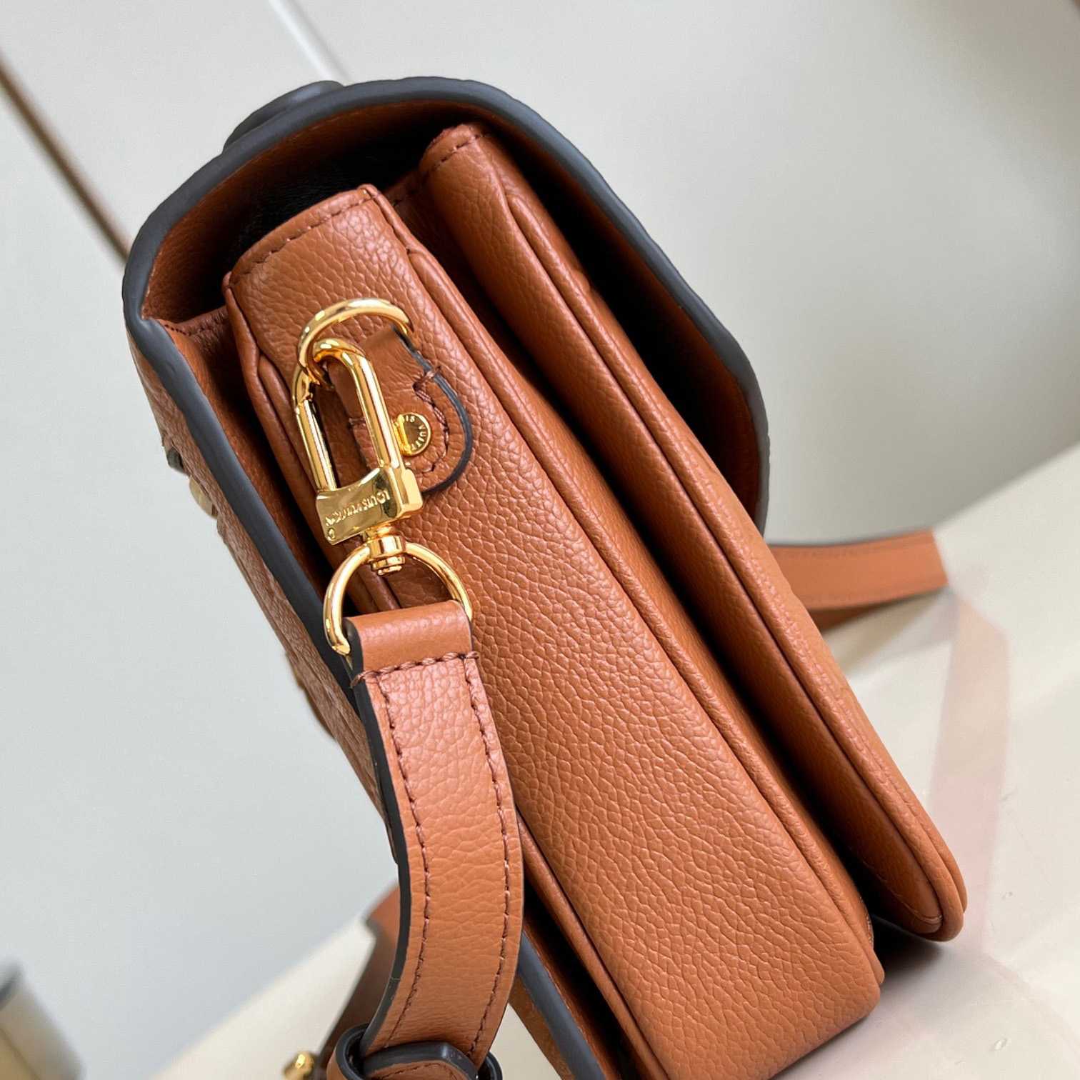 Louis Vuitton Pochette Métis  M12711 - FashionPlug