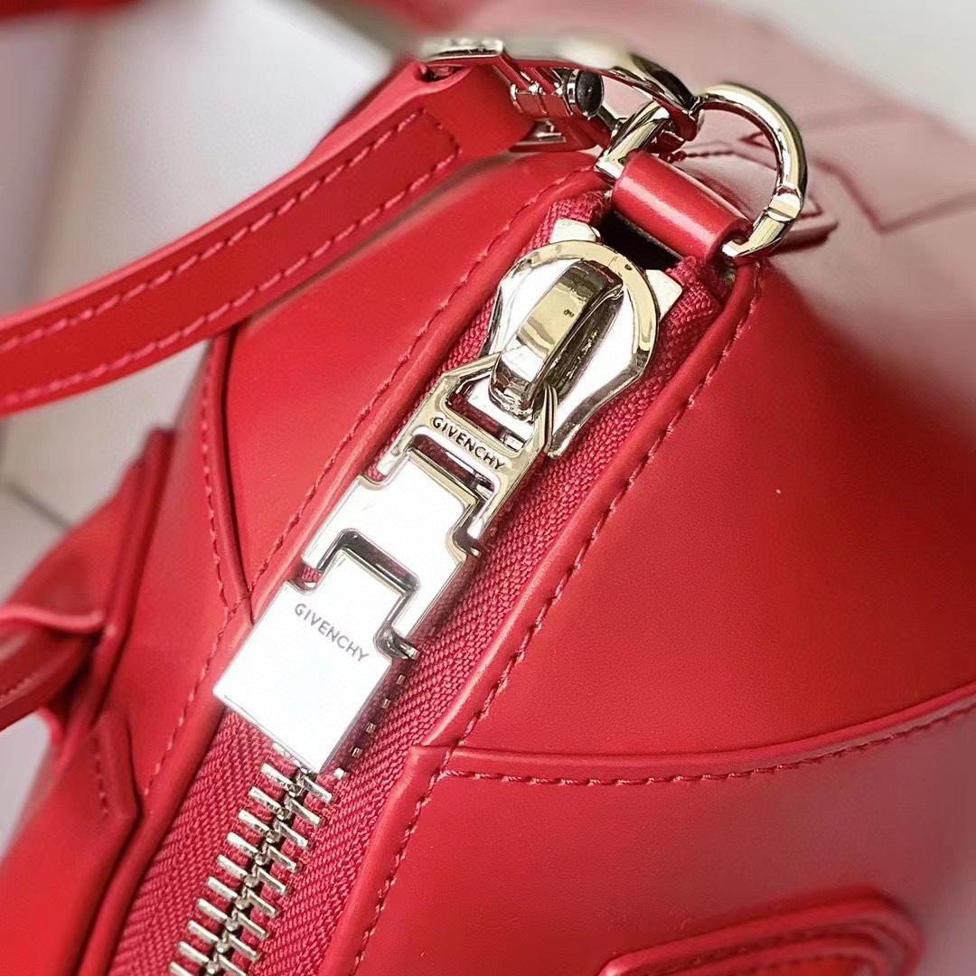 Givenchy Shiny Lord Calfskin Small Antigona Bag   22*27*13cm - FashionPlug