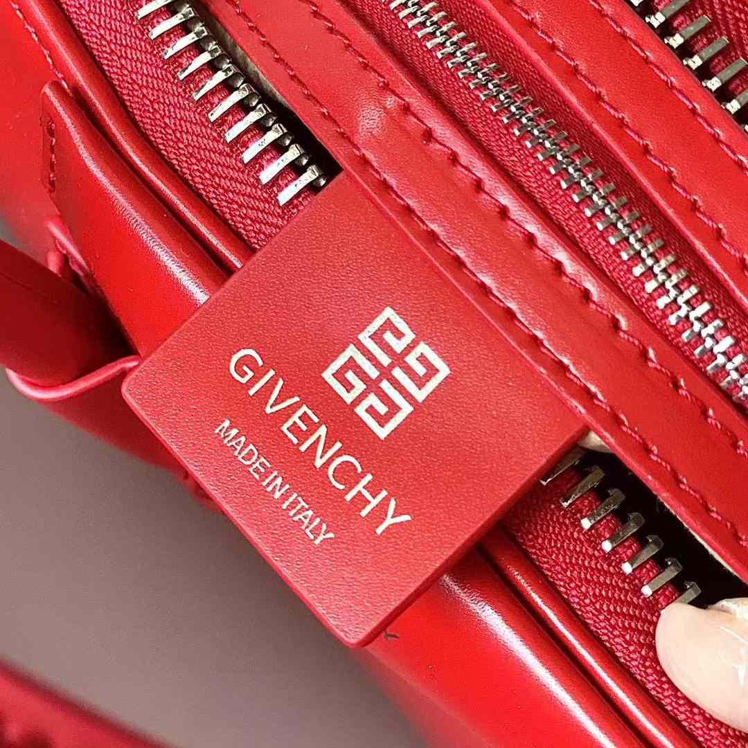 Givenchy Shiny Lord Calfskin Small Antigona Bag   22*27*13cm - FashionPlug