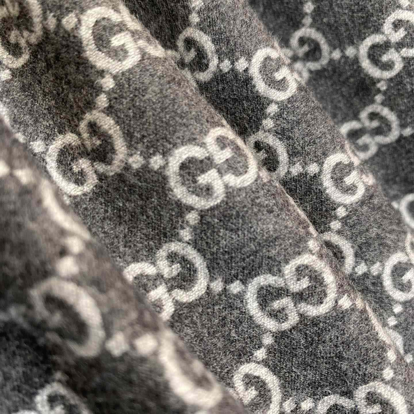Gucci Trousers - FashionPlug