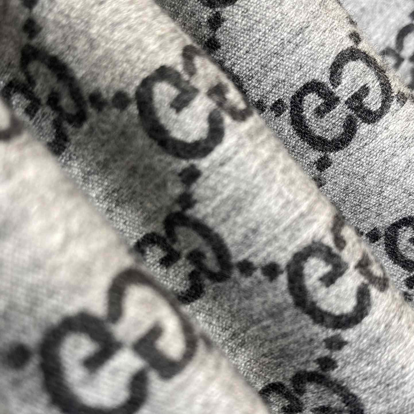 Gucci Trousers - FashionPlug