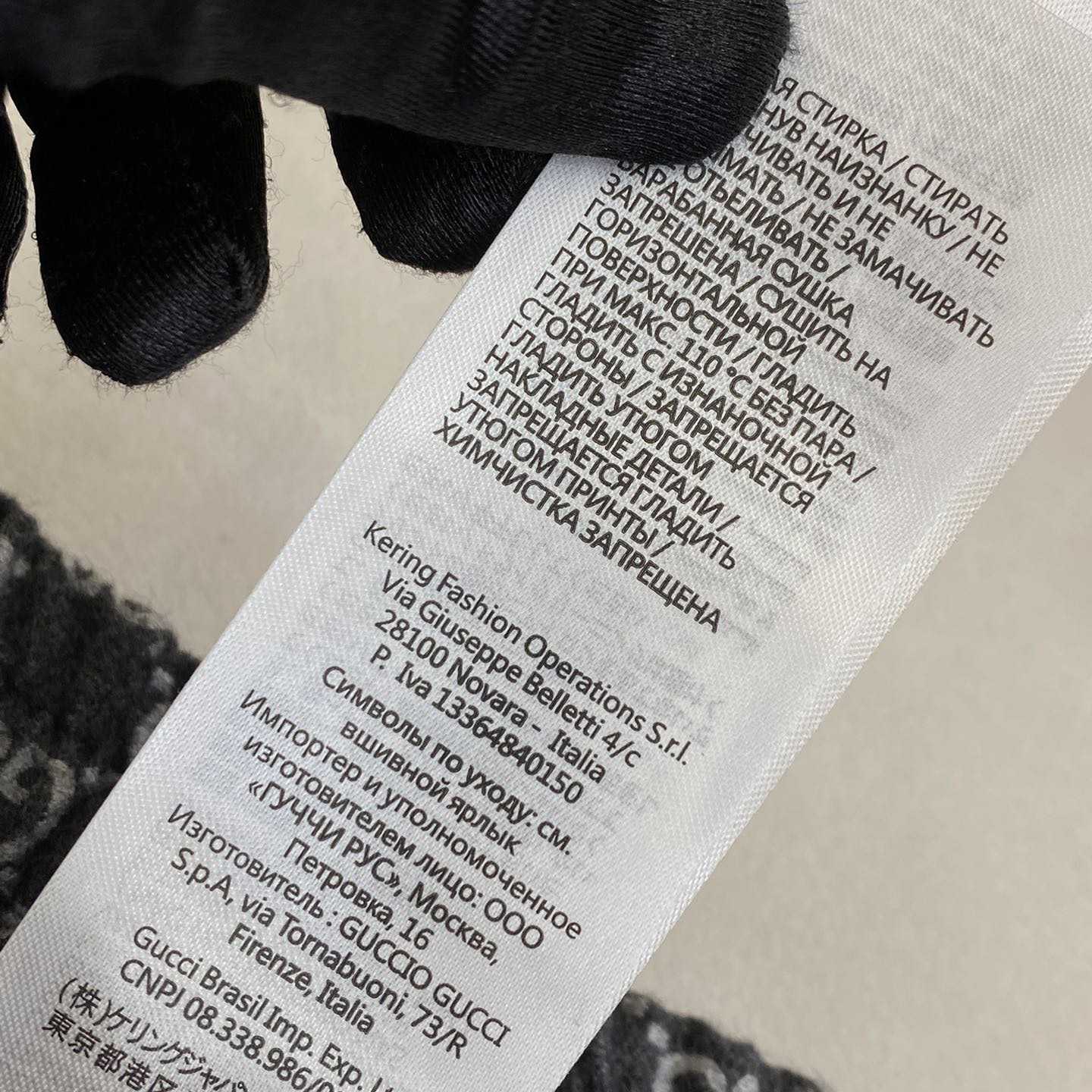 Gucci Trousers - FashionPlug