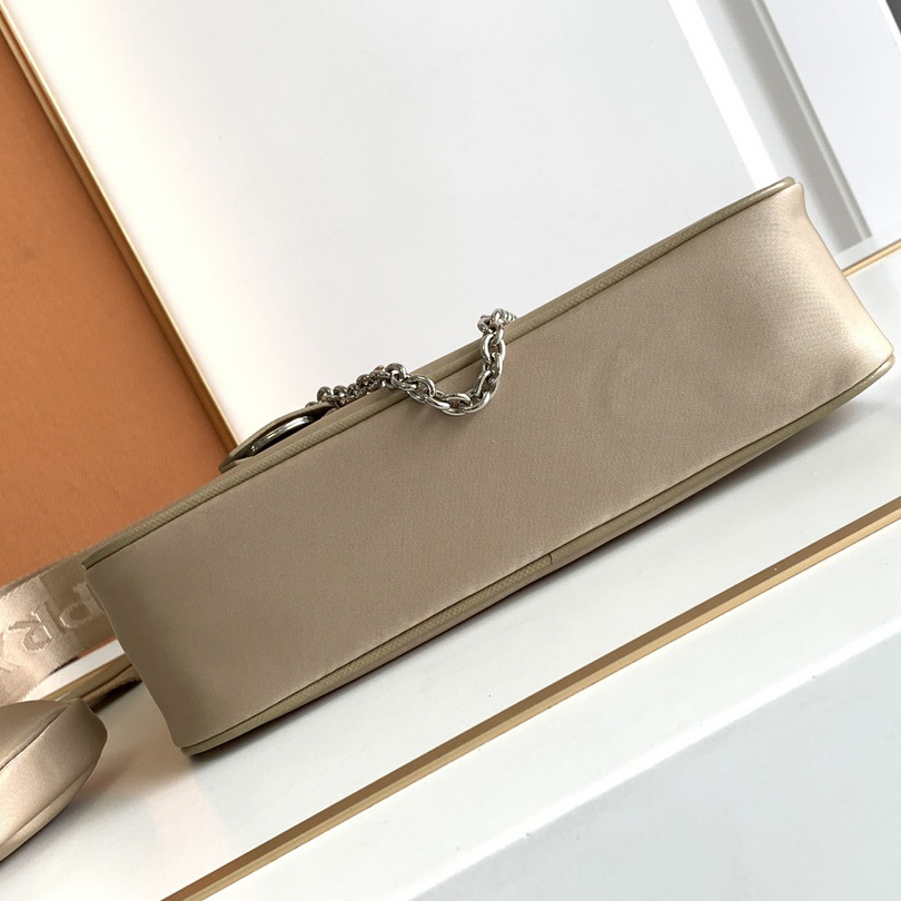 Prada Re-Edition 1995 Chaîne Re-Nylon Mini-bag - FashionPlug