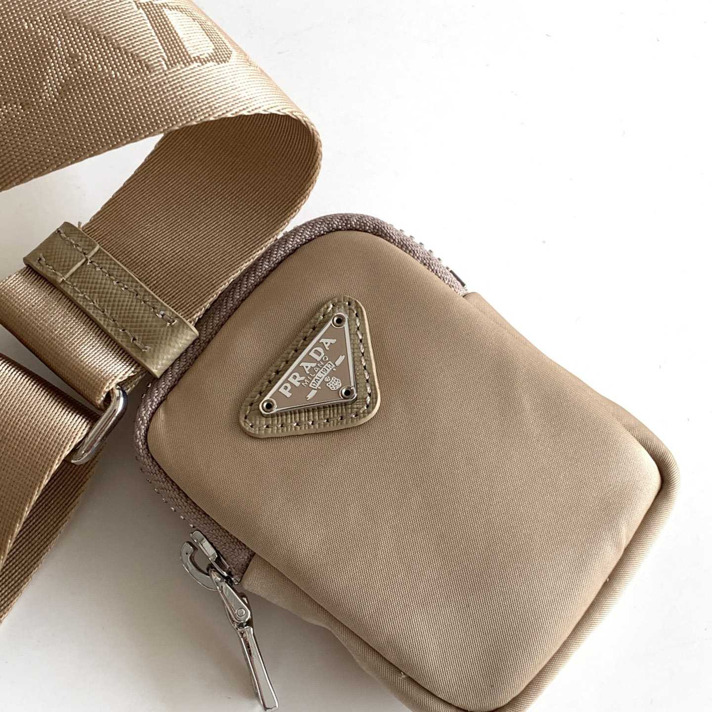 Prada Re-Edition 1995 Chaîne Re-Nylon Mini-bag - FashionPlug