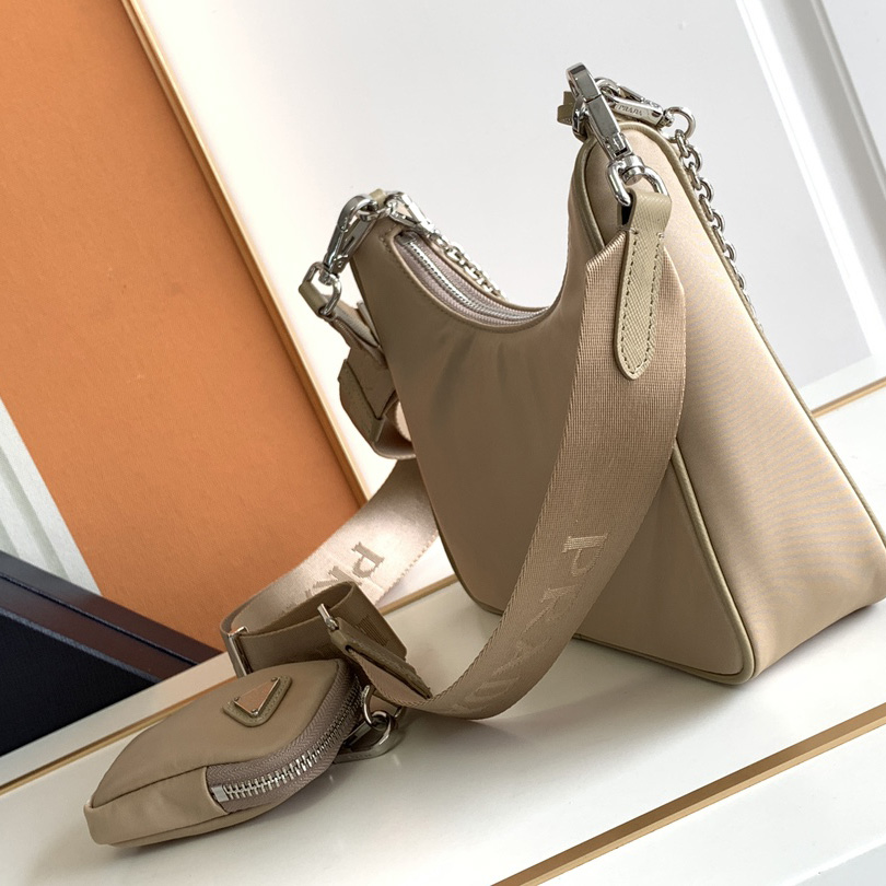 Prada Re-Edition 1995 Chaîne Re-Nylon Mini-bag - FashionPlug