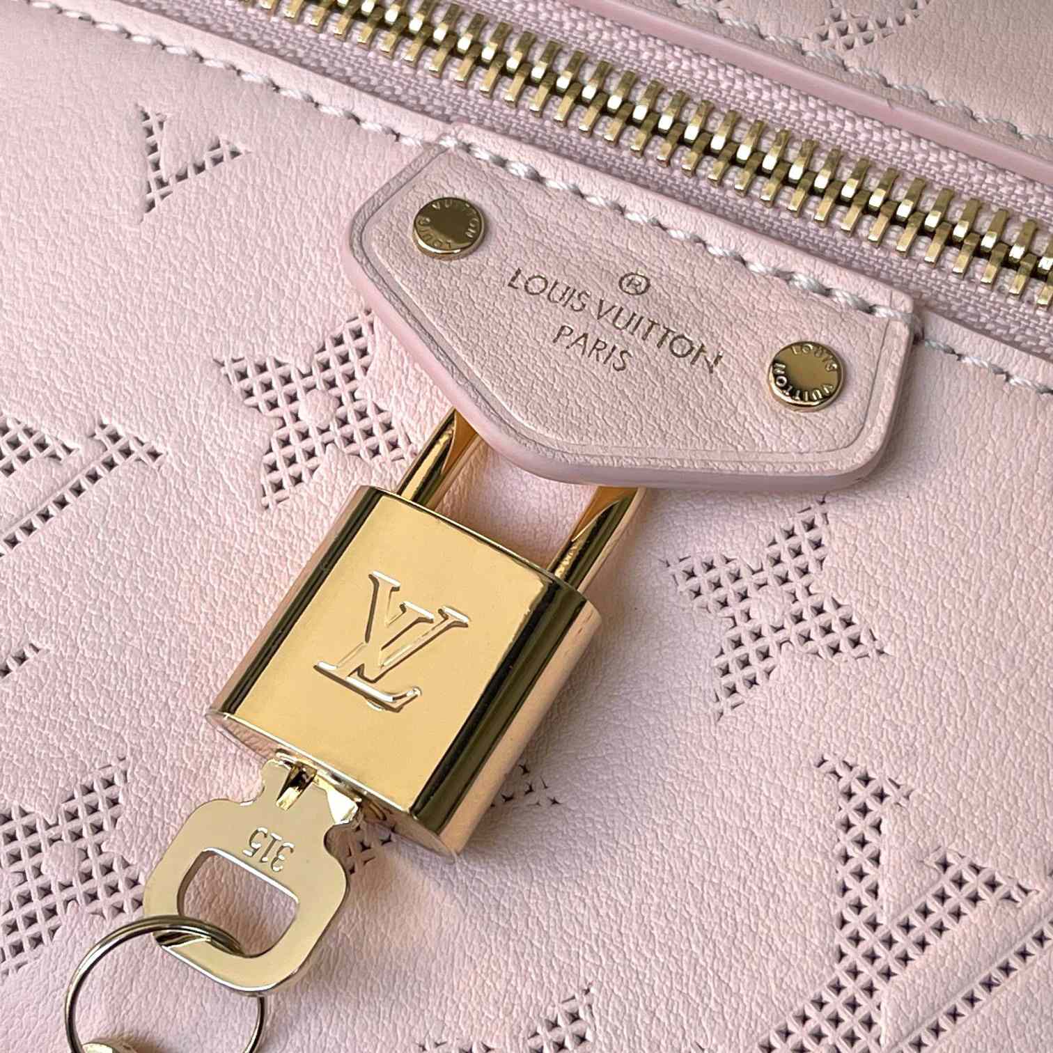Louis Vuitton Vanity Pouch  M11298 - FashionPlug