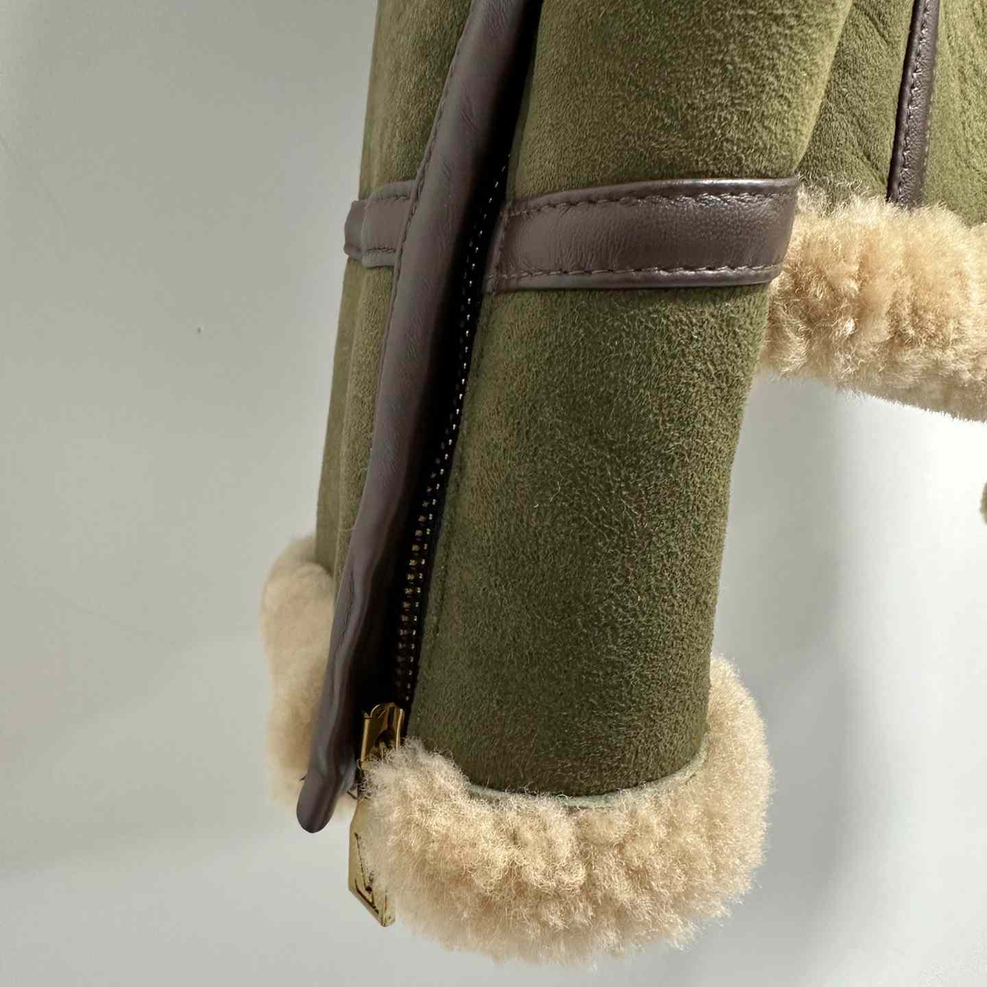 Louis Vuitton Shearling Bombardier   1AFIMP - FashionPlug