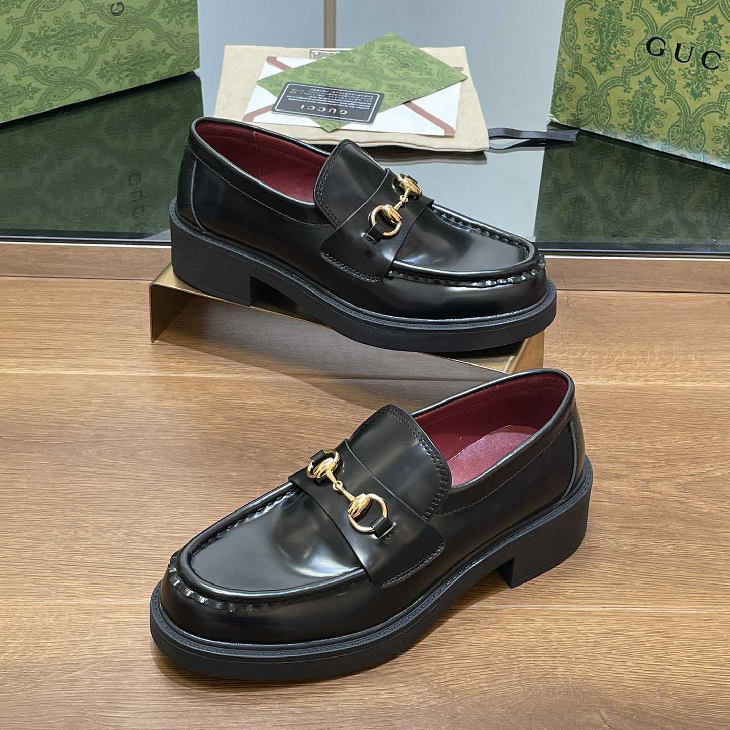 Gucci Women's Loafer With Horsebit - FashionPlug