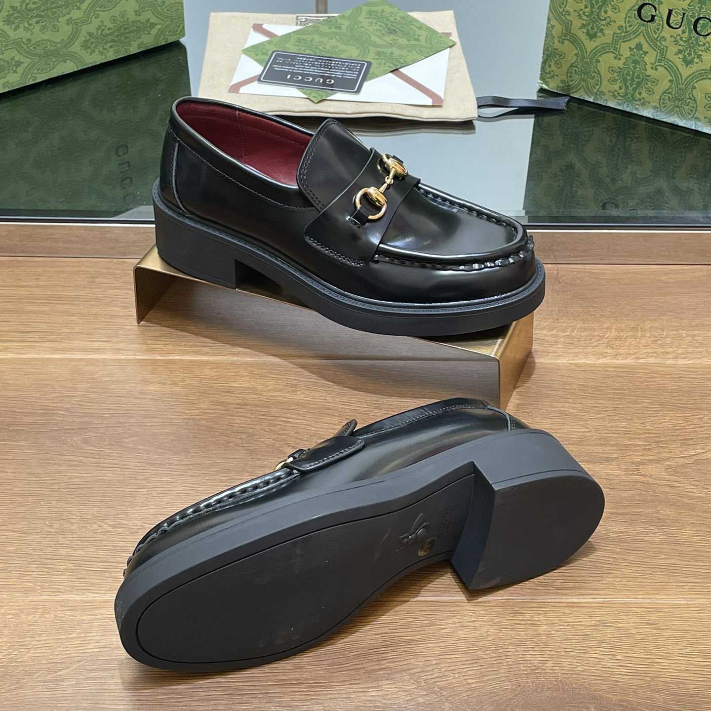 Gucci Women's Loafer With Horsebit - FashionPlug