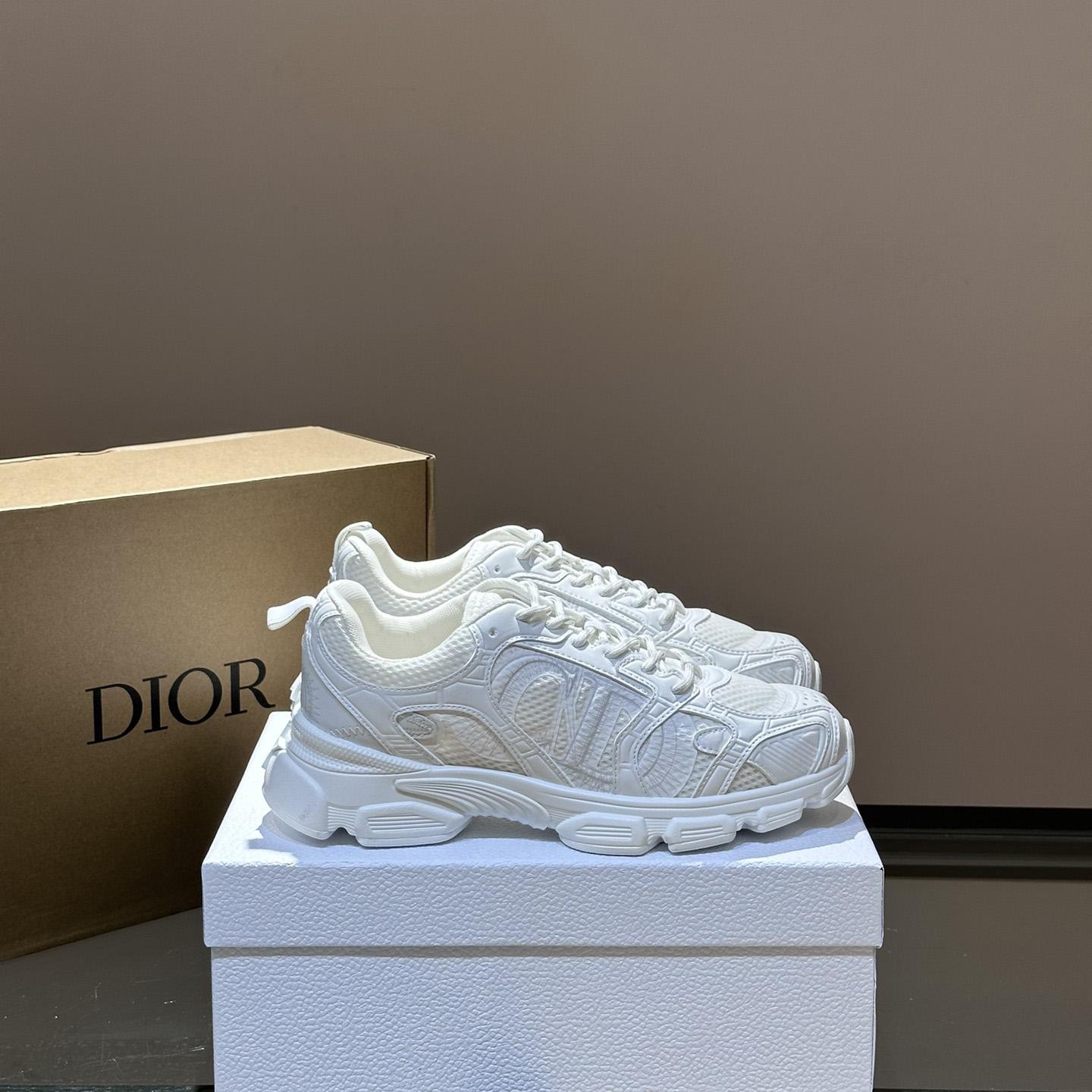 Dior Chrono Sneaker  - FashionPlug