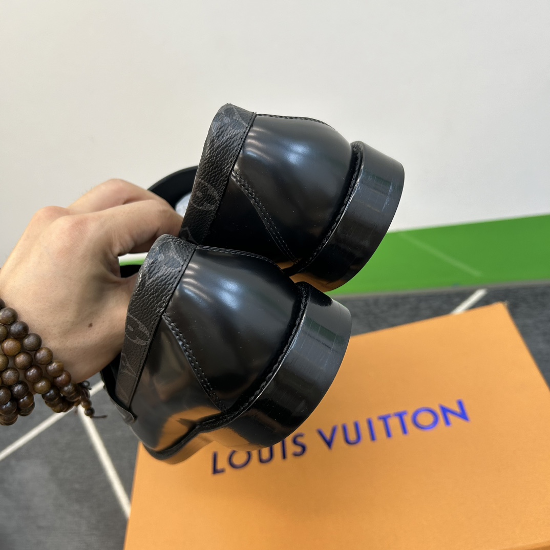 Louis Vuitton Men's Major Leather Loafers - FashionPlug