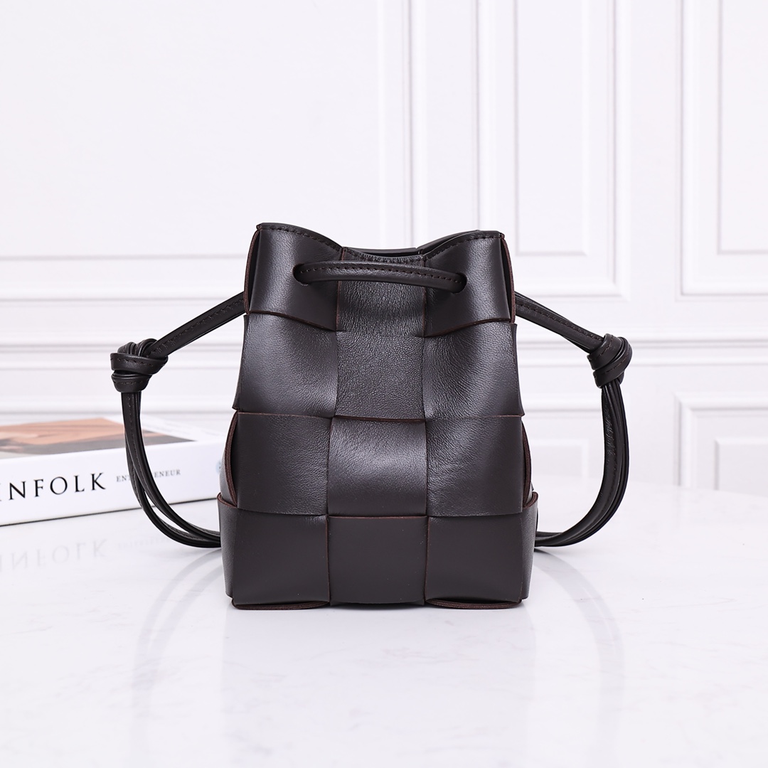 Bottega Veneta Small Cassette Cross-Body Bucket - FashionPlug