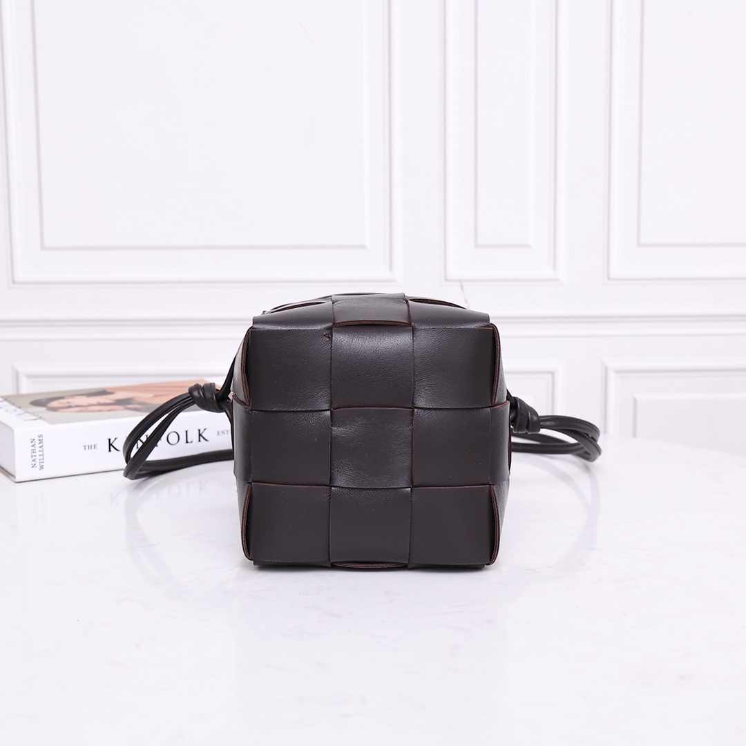 Bottega Veneta Small Cassette Cross-Body Bucket - FashionPlug