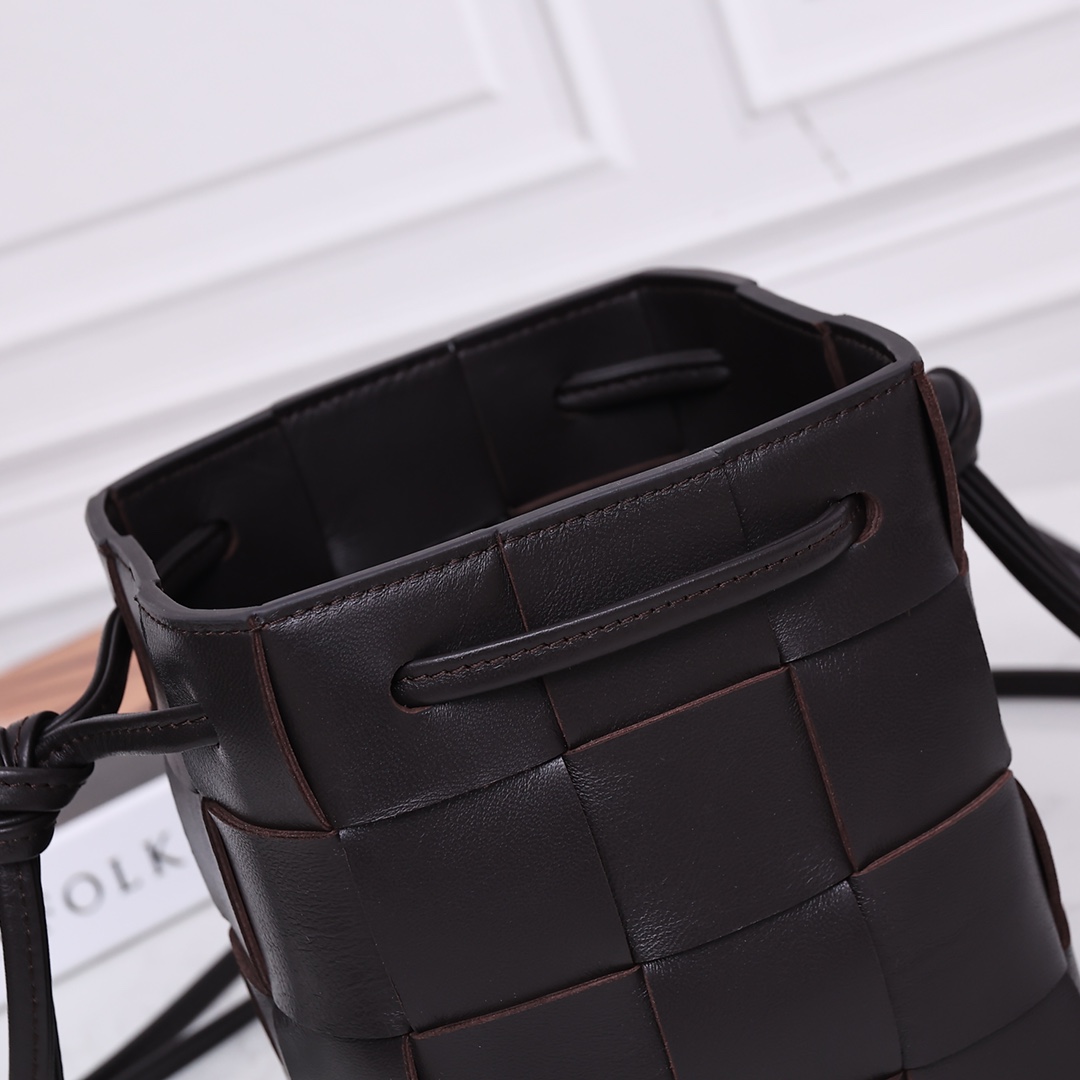 Bottega Veneta Small Cassette Cross-Body Bucket - FashionPlug