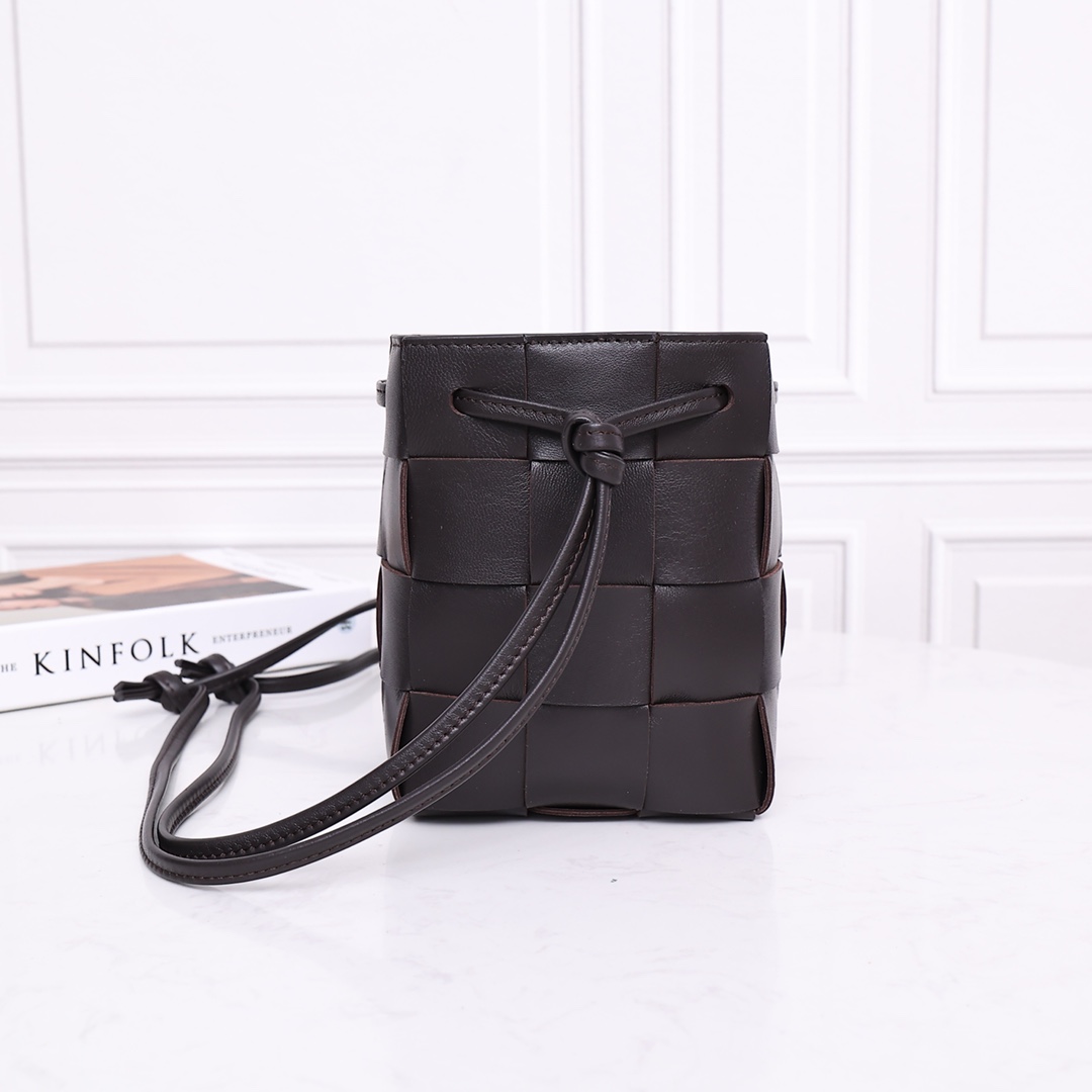 Bottega Veneta Small Cassette Cross-Body Bucket - FashionPlug