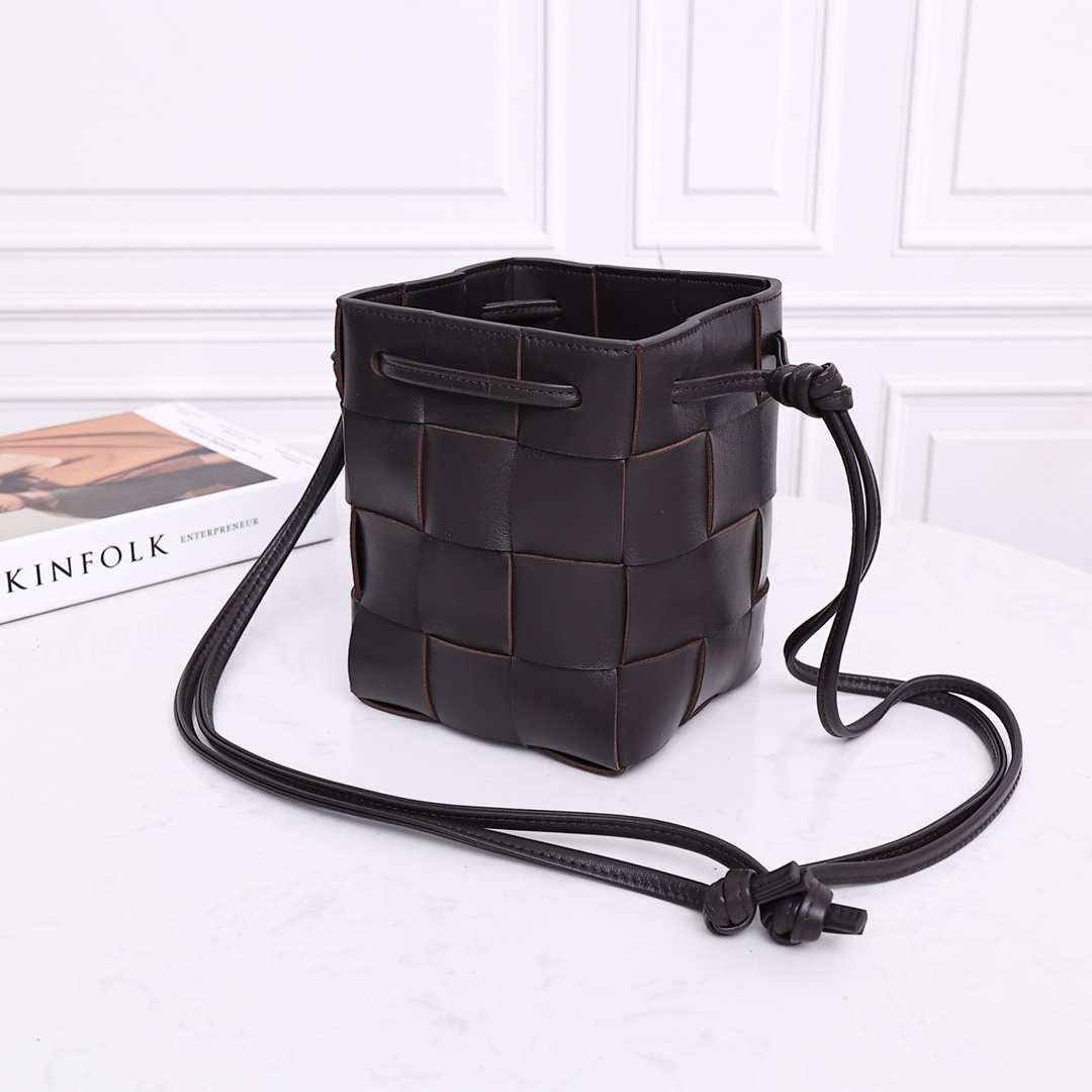 Bottega Veneta Small Cassette Cross-Body Bucket - FashionPlug