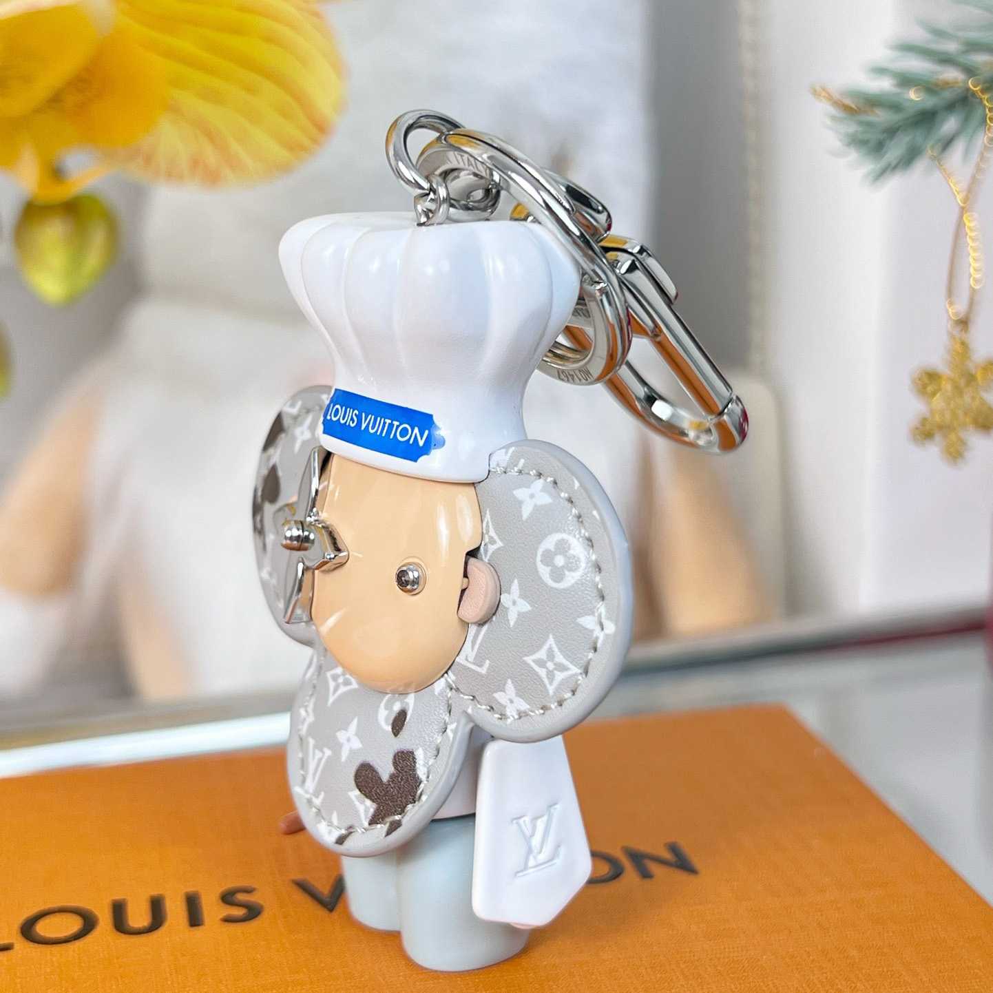 Louis Vuitton Vivienne Baker Collectible   M01467 - FashionPlug
