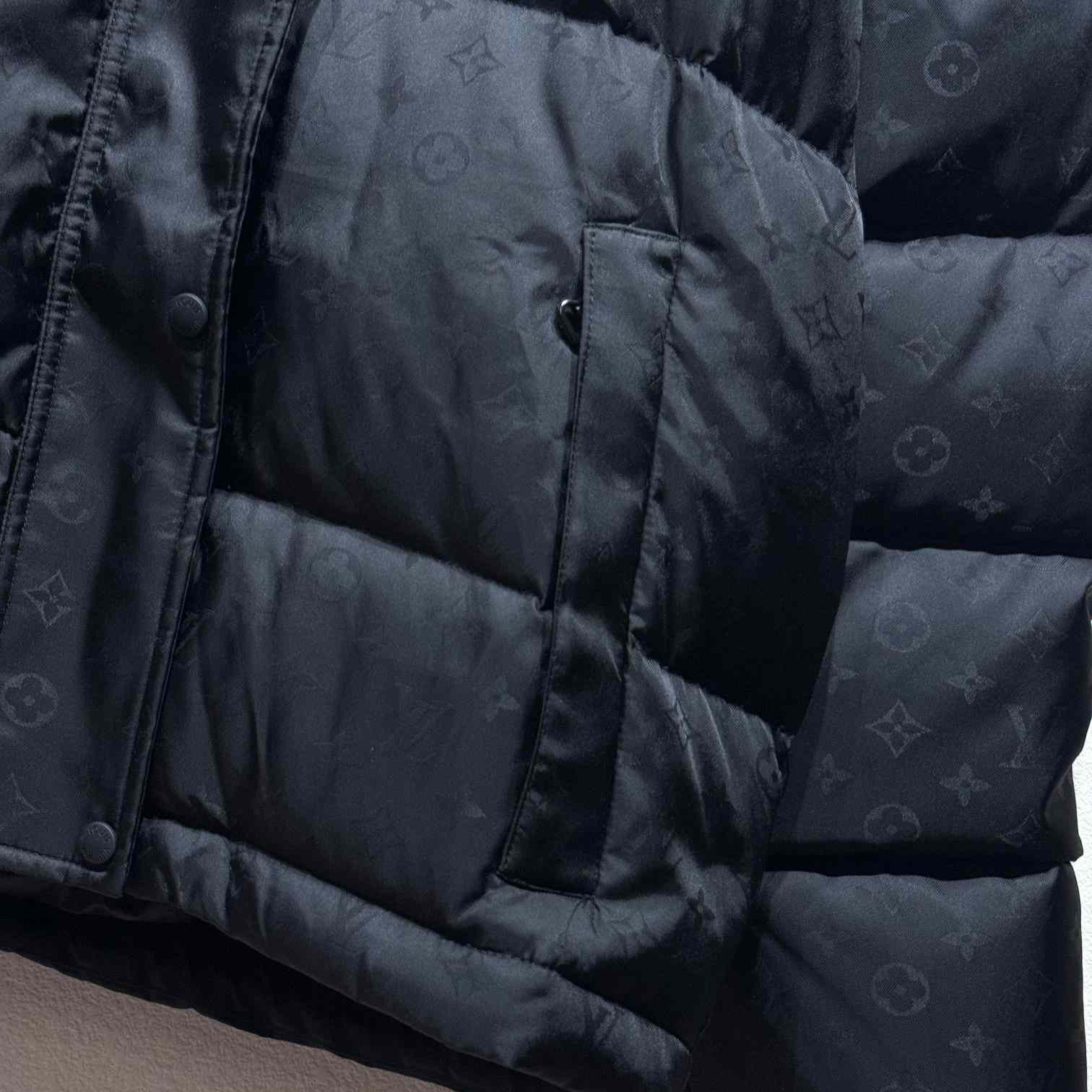 Louis Vuitton Monogram Puffer Jacket    1AGAEQ - FashionPlug