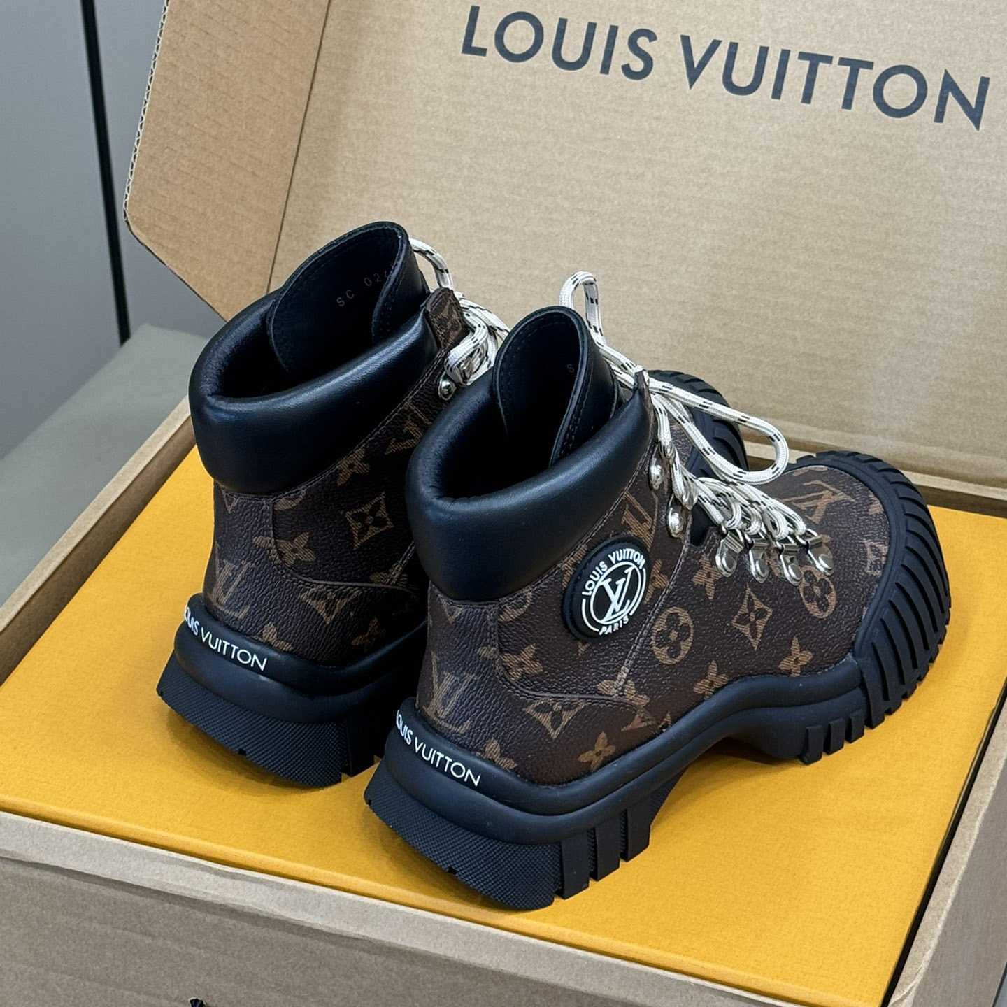 Louis Vuitton Ruby Flat Ranger   - FashionPlug