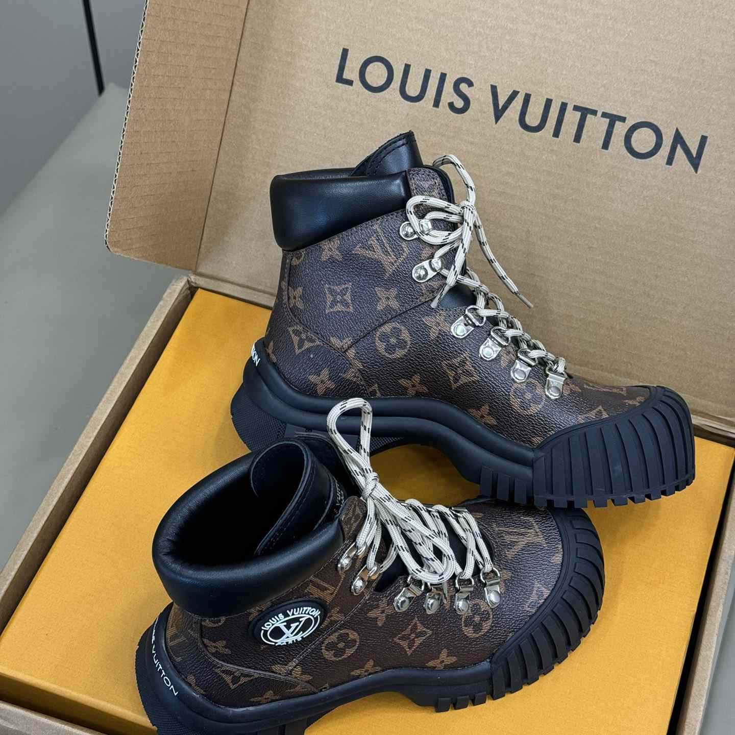 Louis Vuitton Ruby Flat Ranger   - FashionPlug