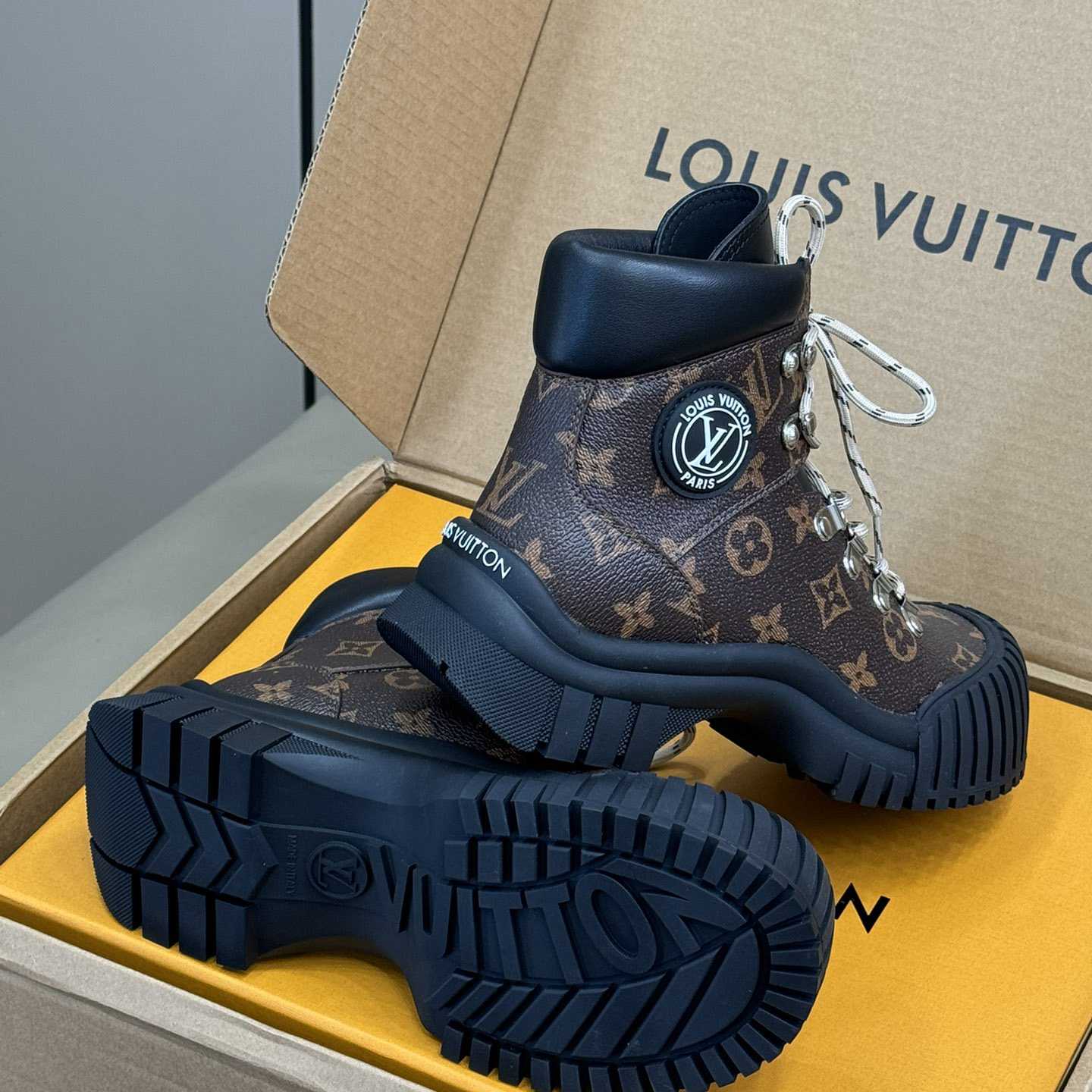 Louis Vuitton Ruby Flat Ranger   - FashionPlug