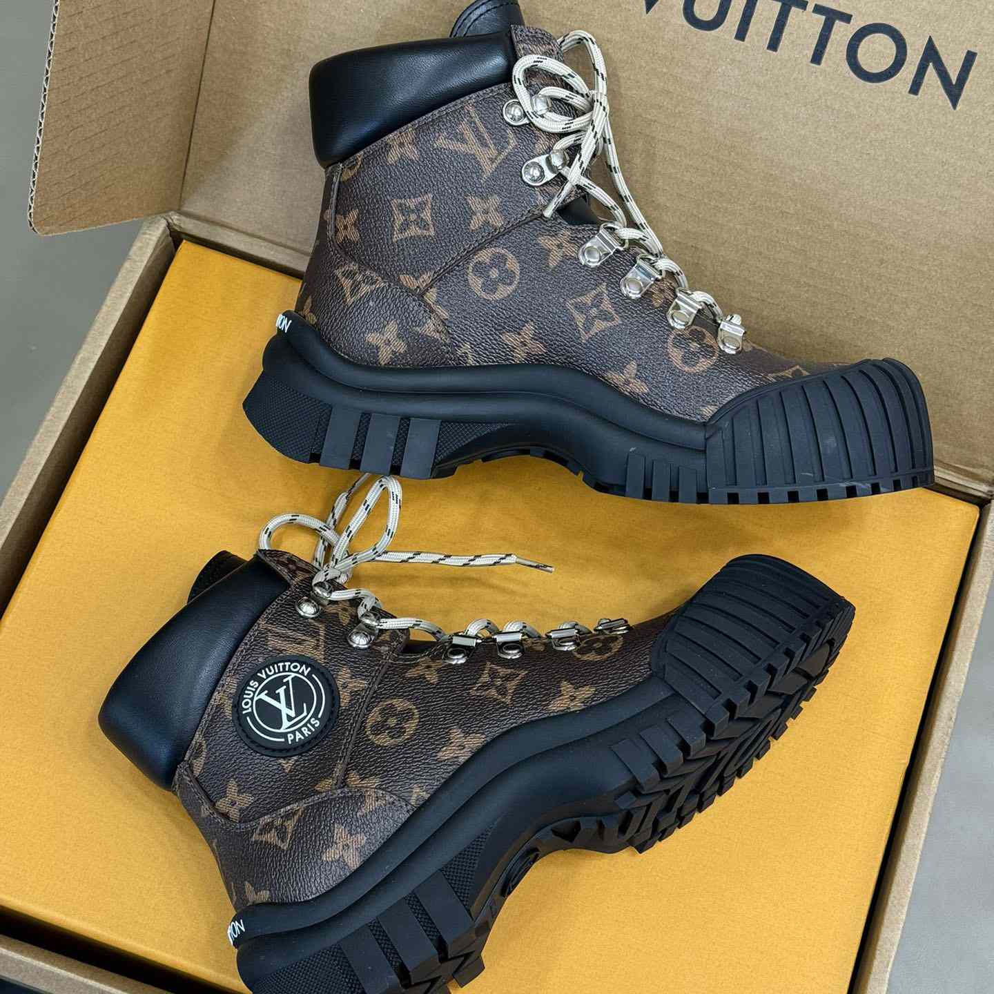 Louis Vuitton Ruby Flat Ranger   - FashionPlug