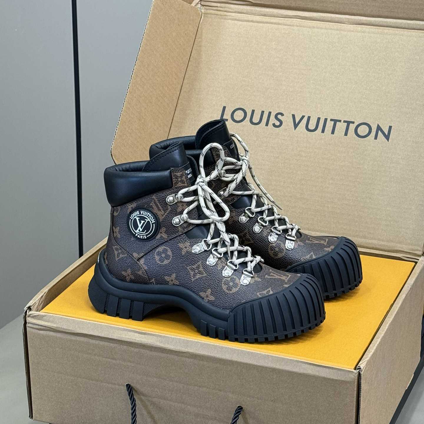 Louis Vuitton Ruby Flat Ranger   - FashionPlug