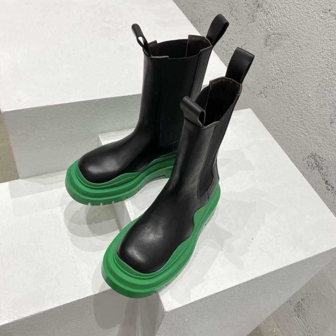 Bottega Veneta Lug Vegetable-Tanned Leather Chelsea Boots - FashionPlug