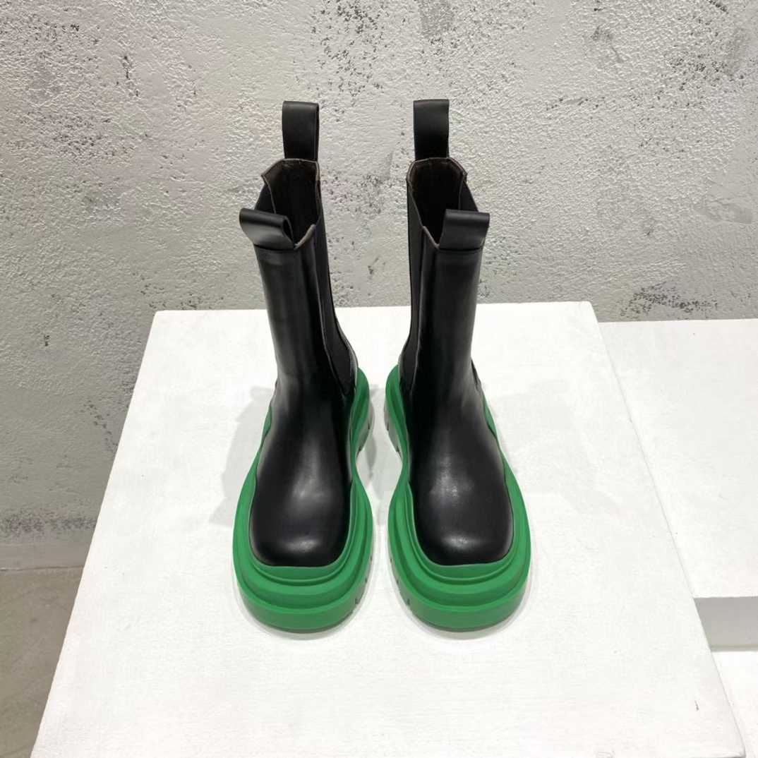 Bottega Veneta Lug Vegetable-Tanned Leather Chelsea Boots - FashionPlug