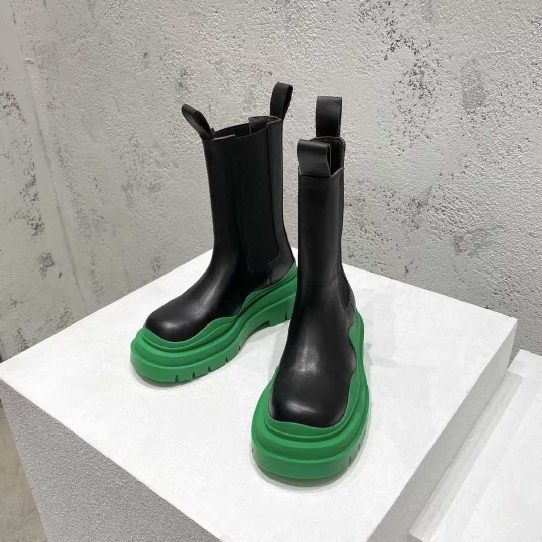 Bottega Veneta Lug Vegetable-Tanned Leather Chelsea Boots - FashionPlug