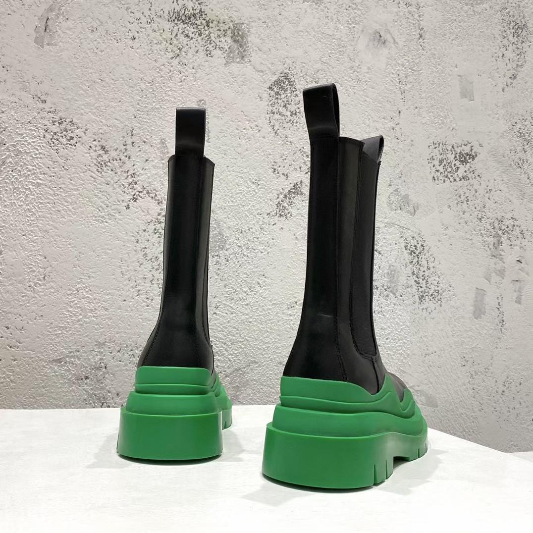 Bottega Veneta Lug Vegetable-Tanned Leather Chelsea Boots - FashionPlug