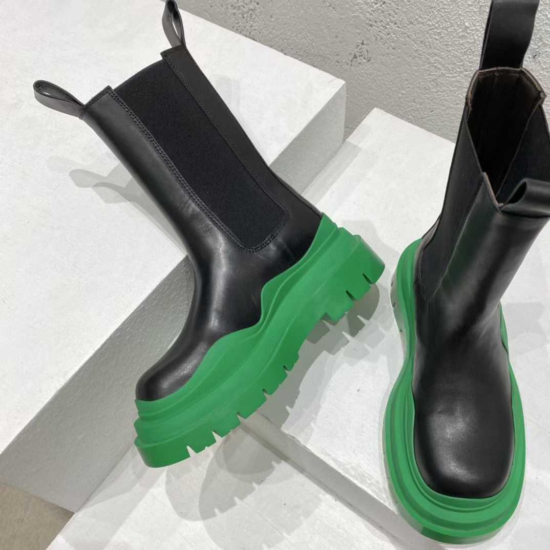 Bottega Veneta Lug Vegetable-Tanned Leather Chelsea Boots - FashionPlug