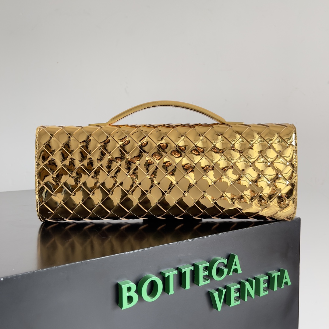 Bottega Veneta Andiamo Clutch 31*13*3cm - FashionPlug