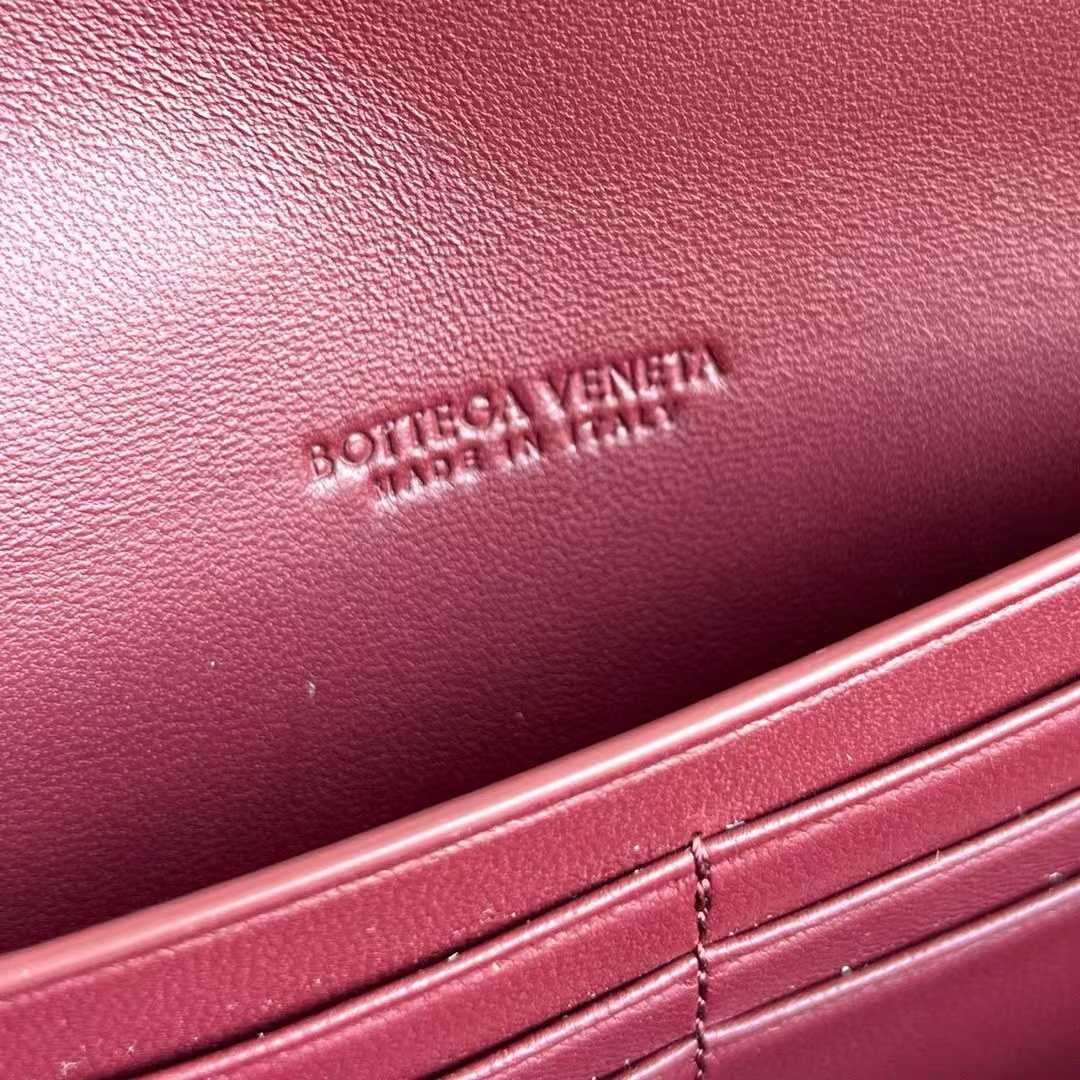 Bottega Veneta Andiamo Clutch - FashionPlug