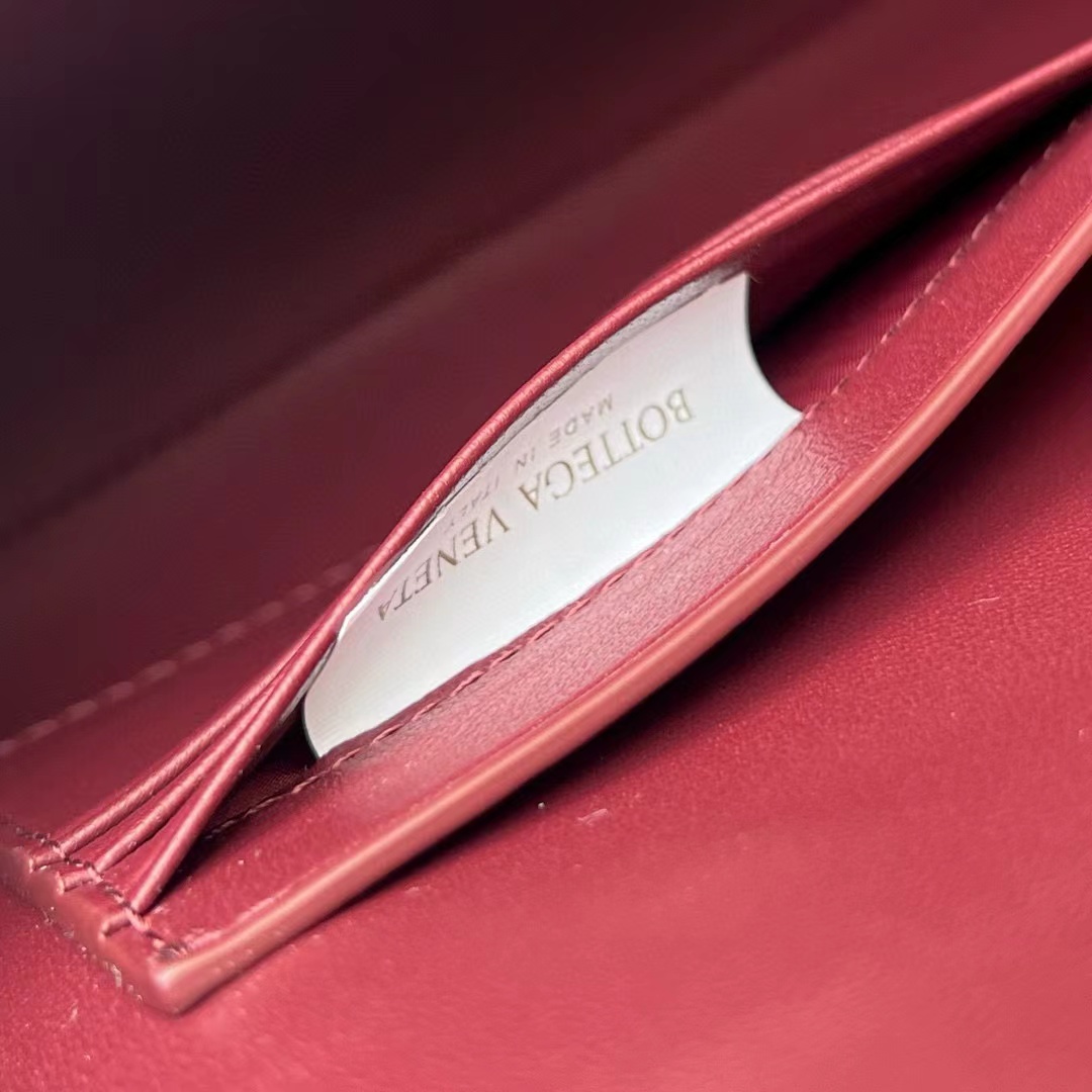 Bottega Veneta Andiamo Clutch - FashionPlug