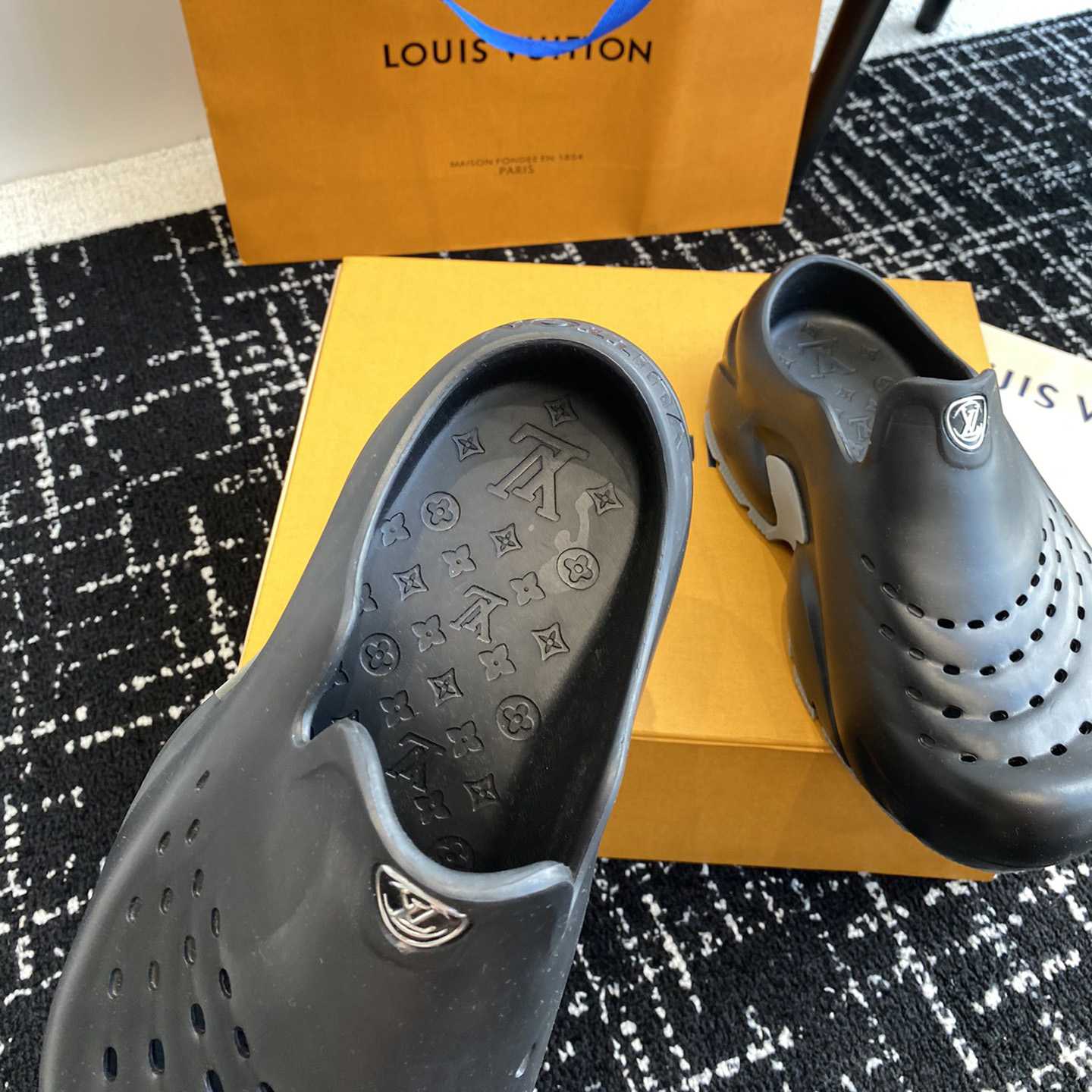 Louis Vuitton LV Shark Clog   1ABSN3 - FashionPlug