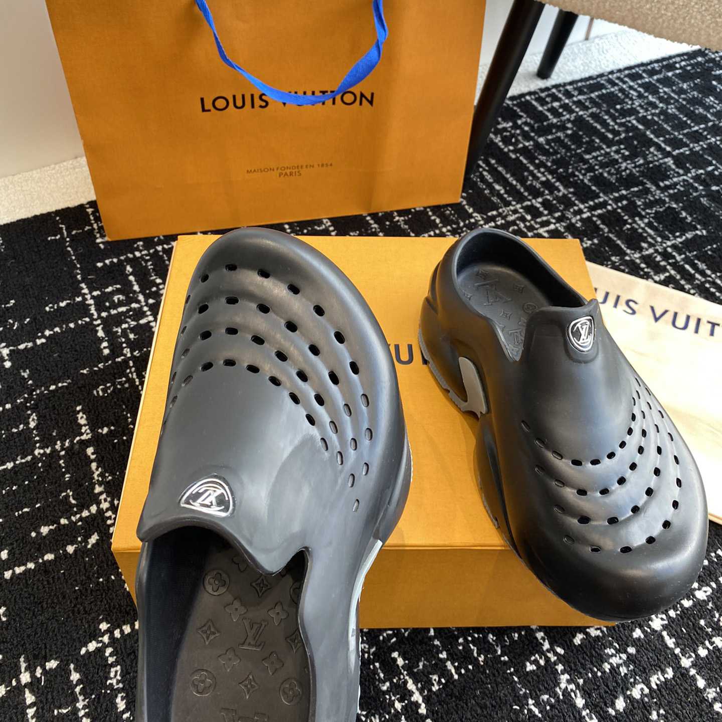 Louis Vuitton LV Shark Clog   1ABSN3 - FashionPlug