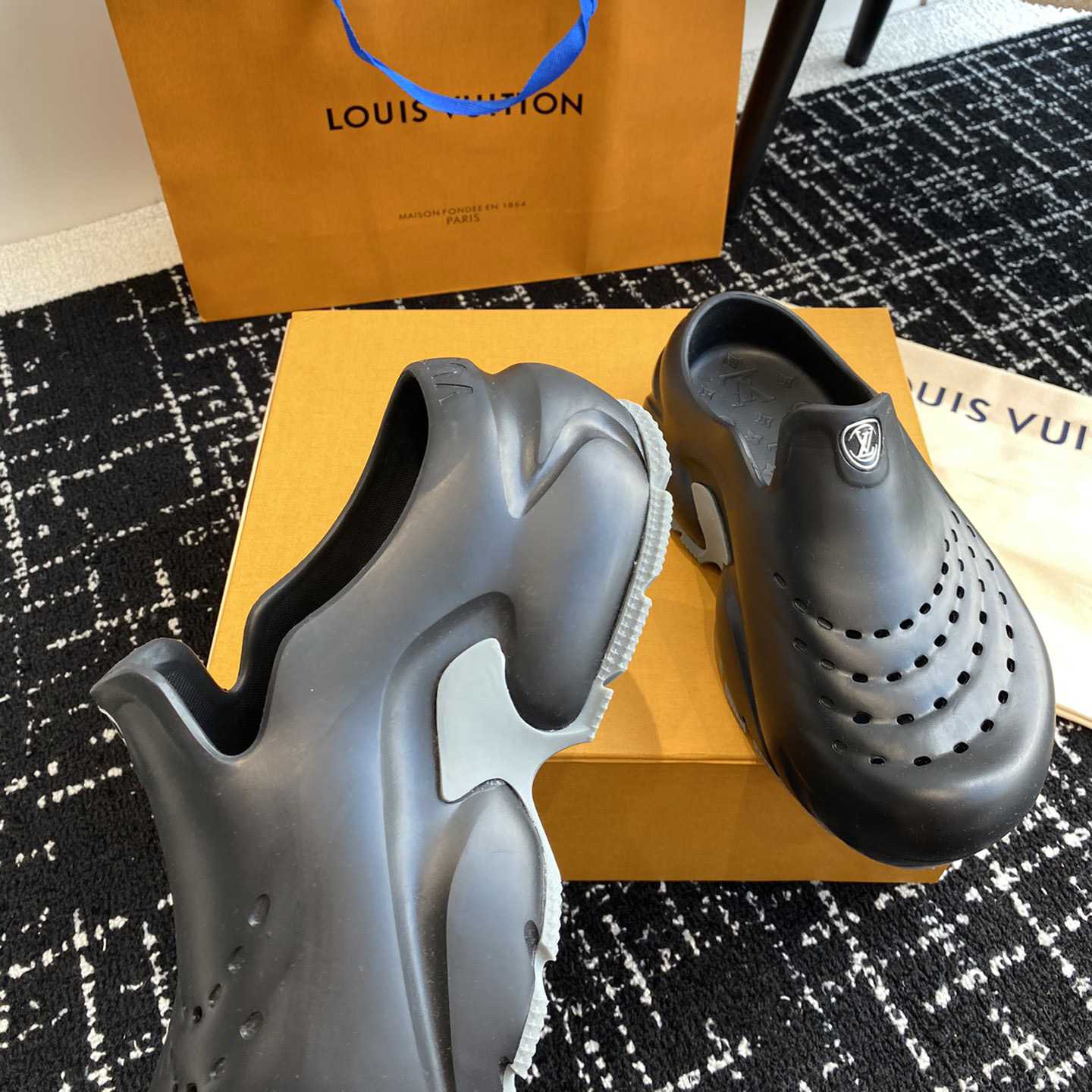 Louis Vuitton LV Shark Clog   1ABSN3 - FashionPlug