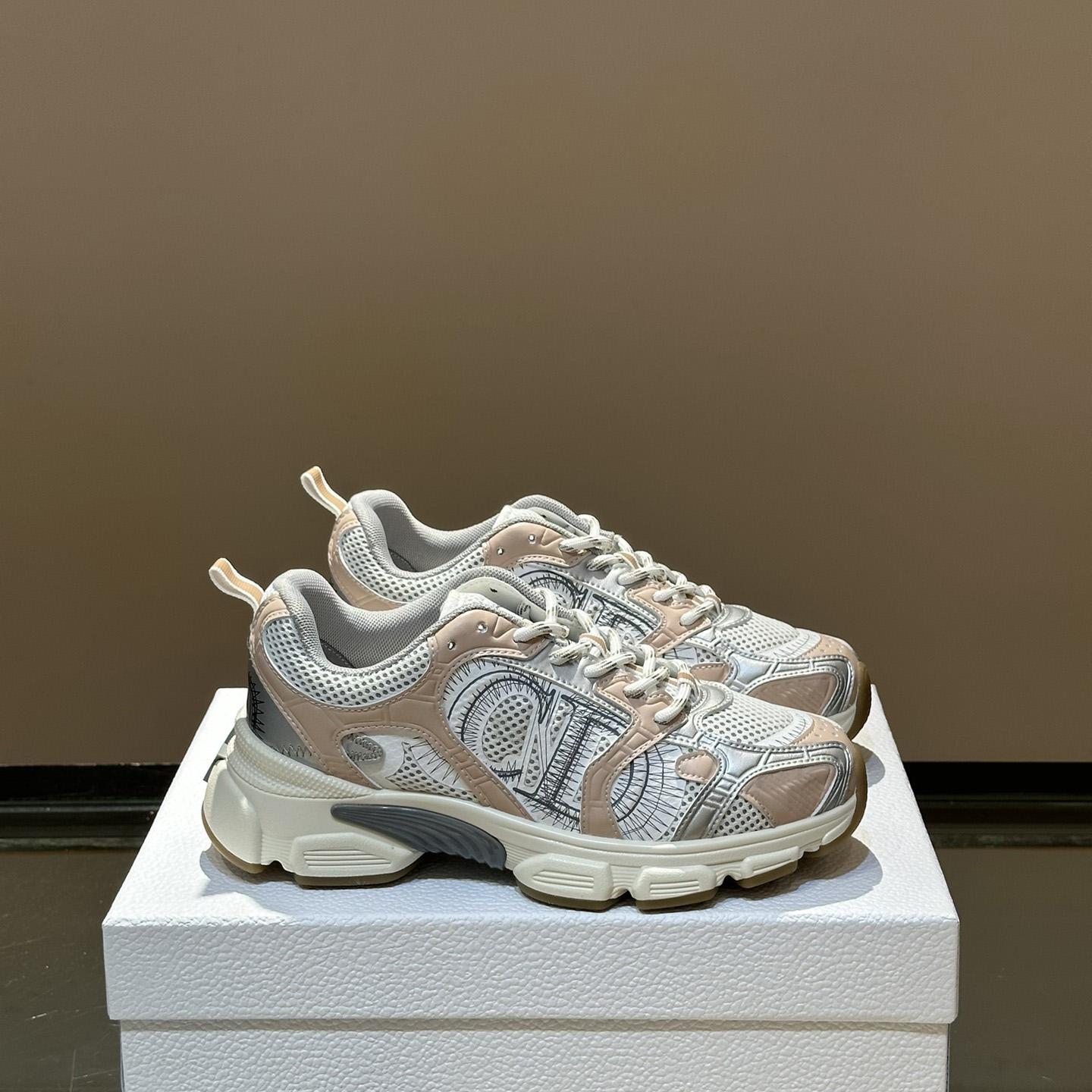Dior Chrono Sneaker      - FashionPlug