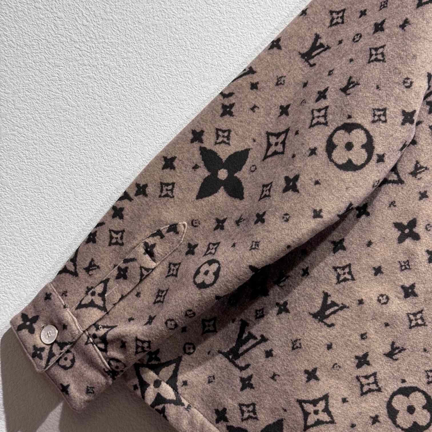 Louis Vuitton Monogram Double Face Wool, Silk And Cashmere-Blend Overshirt  1AFYF7 - FashionPlug
