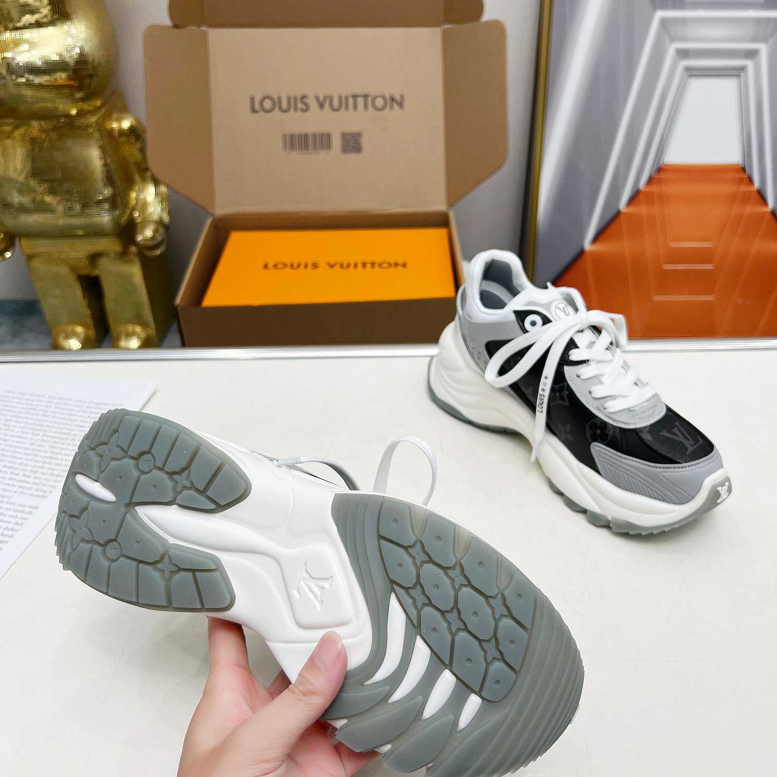 Louis Vuitton Run 55 Sneaker        1AD2MR - FashionPlug