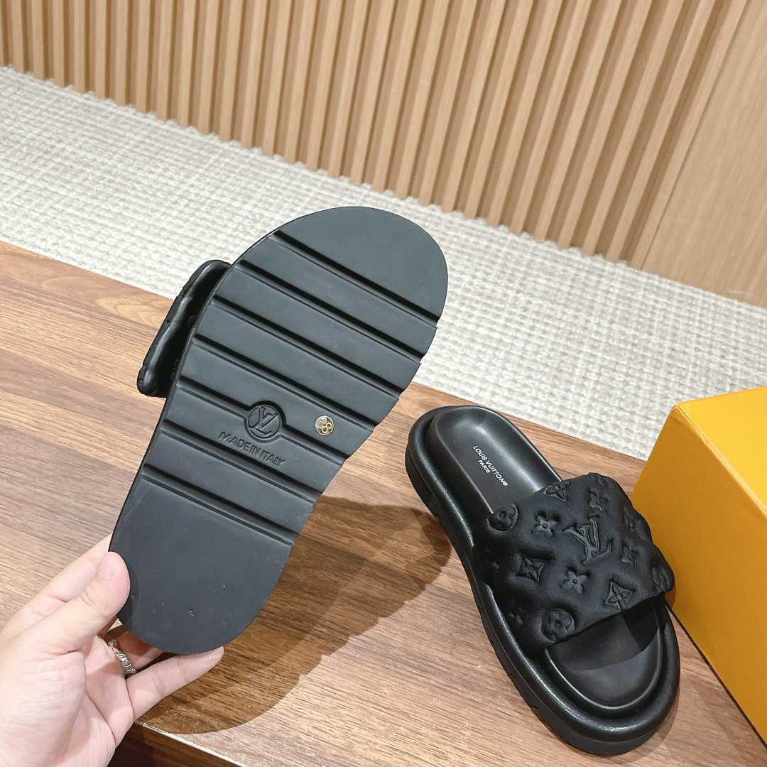 Louis Vuitton Pool Pillow Comfort Mules - FashionPlug