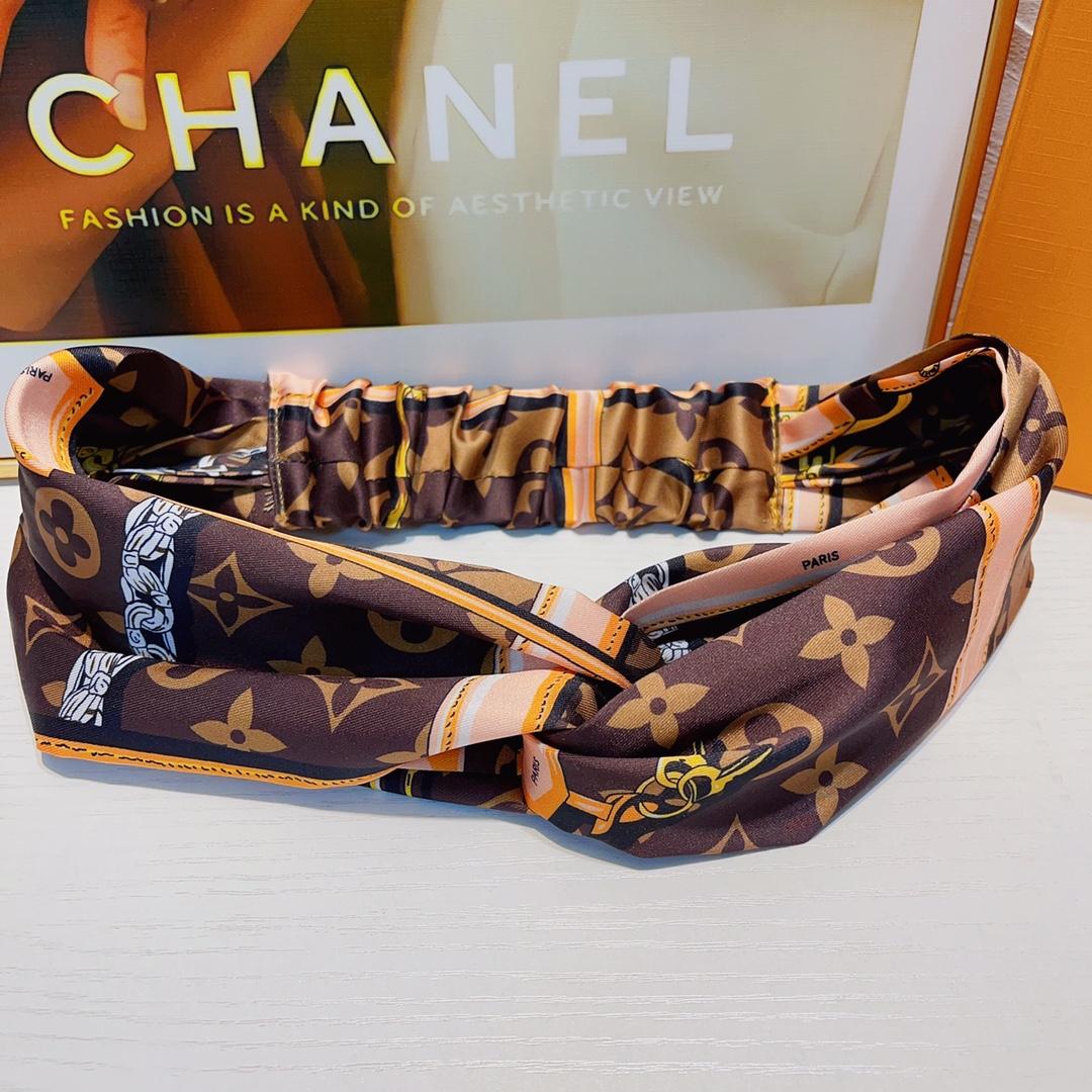 Louis Vuitton Headband  - FashionPlug
